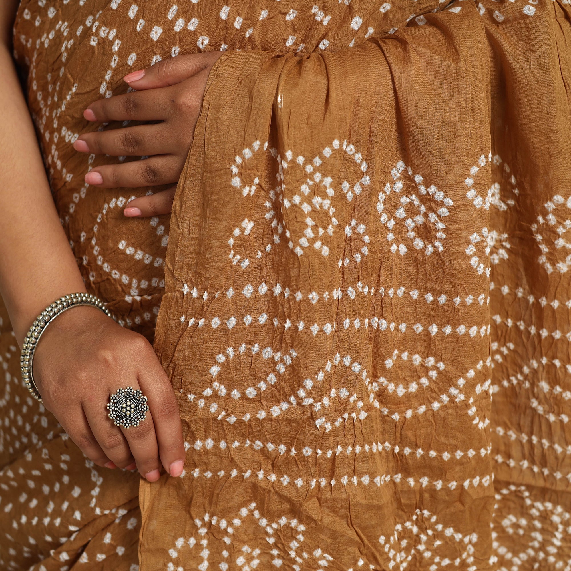 KACHCHH JI CHHAAP Brown - Kutch Bandhani Tie-Dye Cotton Saree with Blouse Piece - view 5