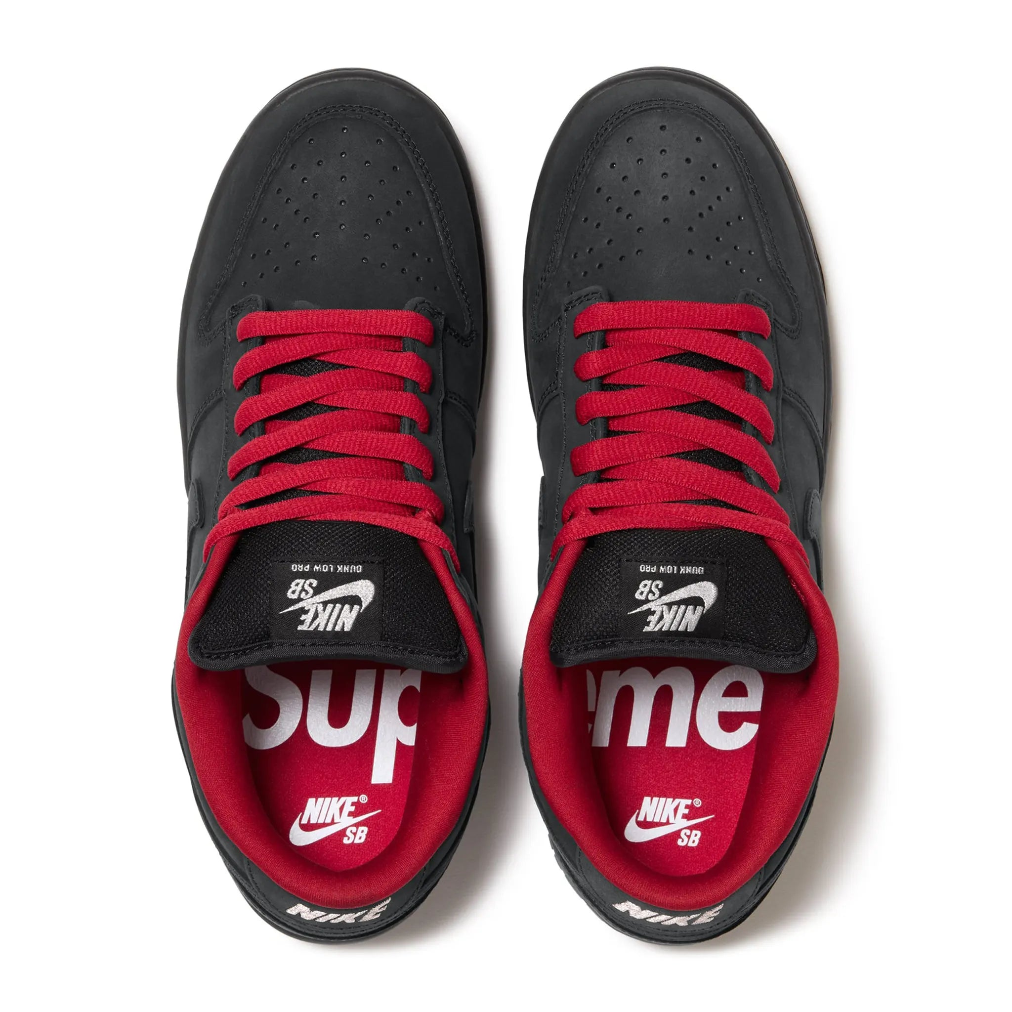 Supreme x Nike SB Dunk Low Black - view 3