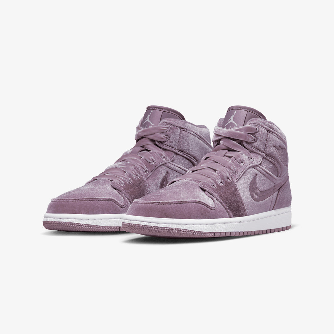 Jordan | AIR JORDAN 1 MID SE { WHITE/PURPLE SMOKE