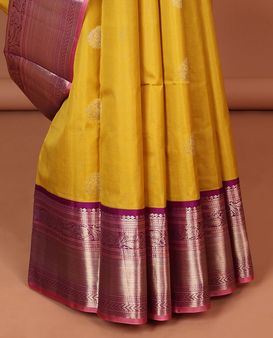 Pothys Green floral buttas silk saree with contrast border of muthu, manga , kuyil kann design & floral zari design pallu - view 4
