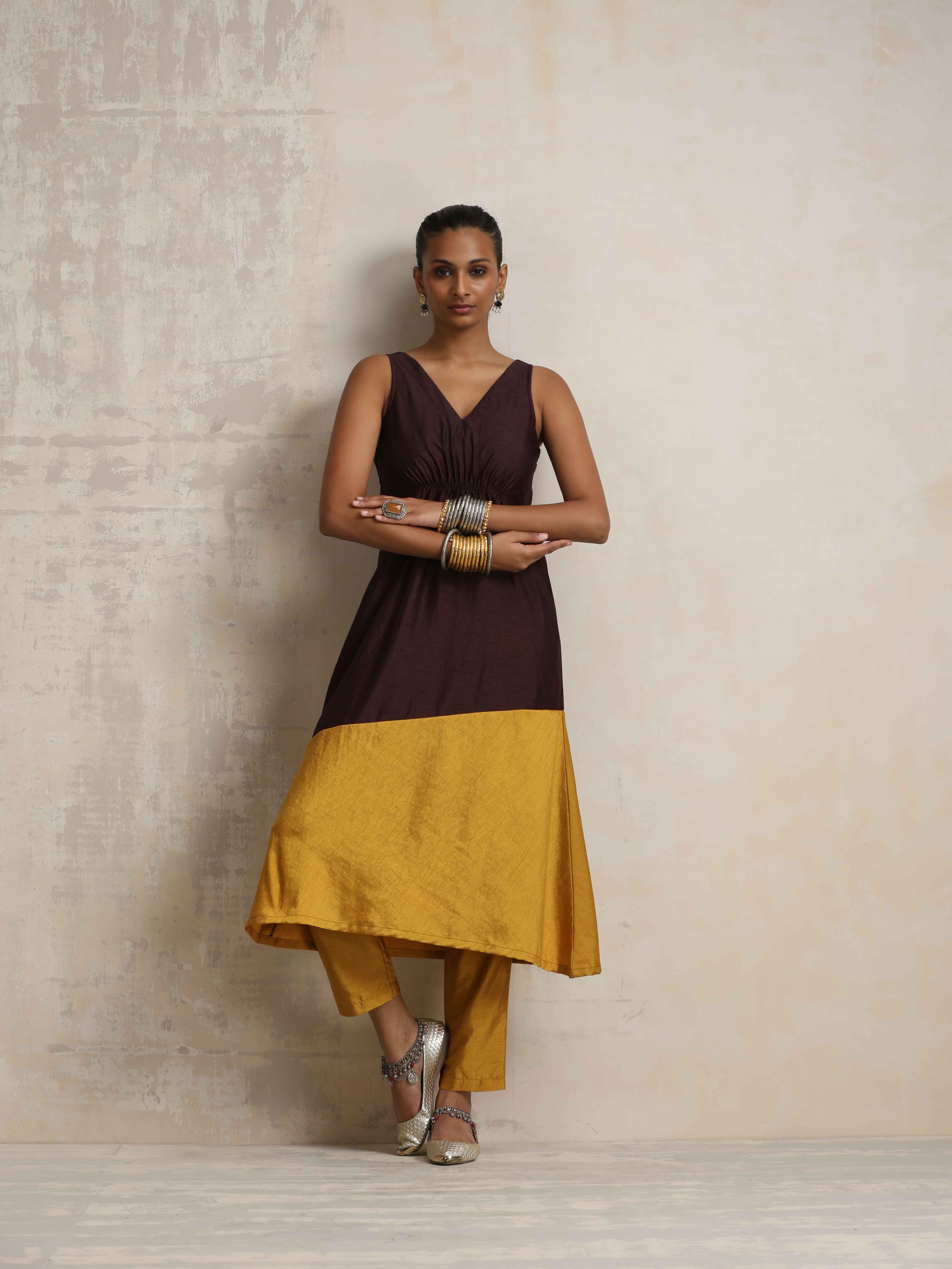 trueBrowns Cola Silk Kurta Set - view 2