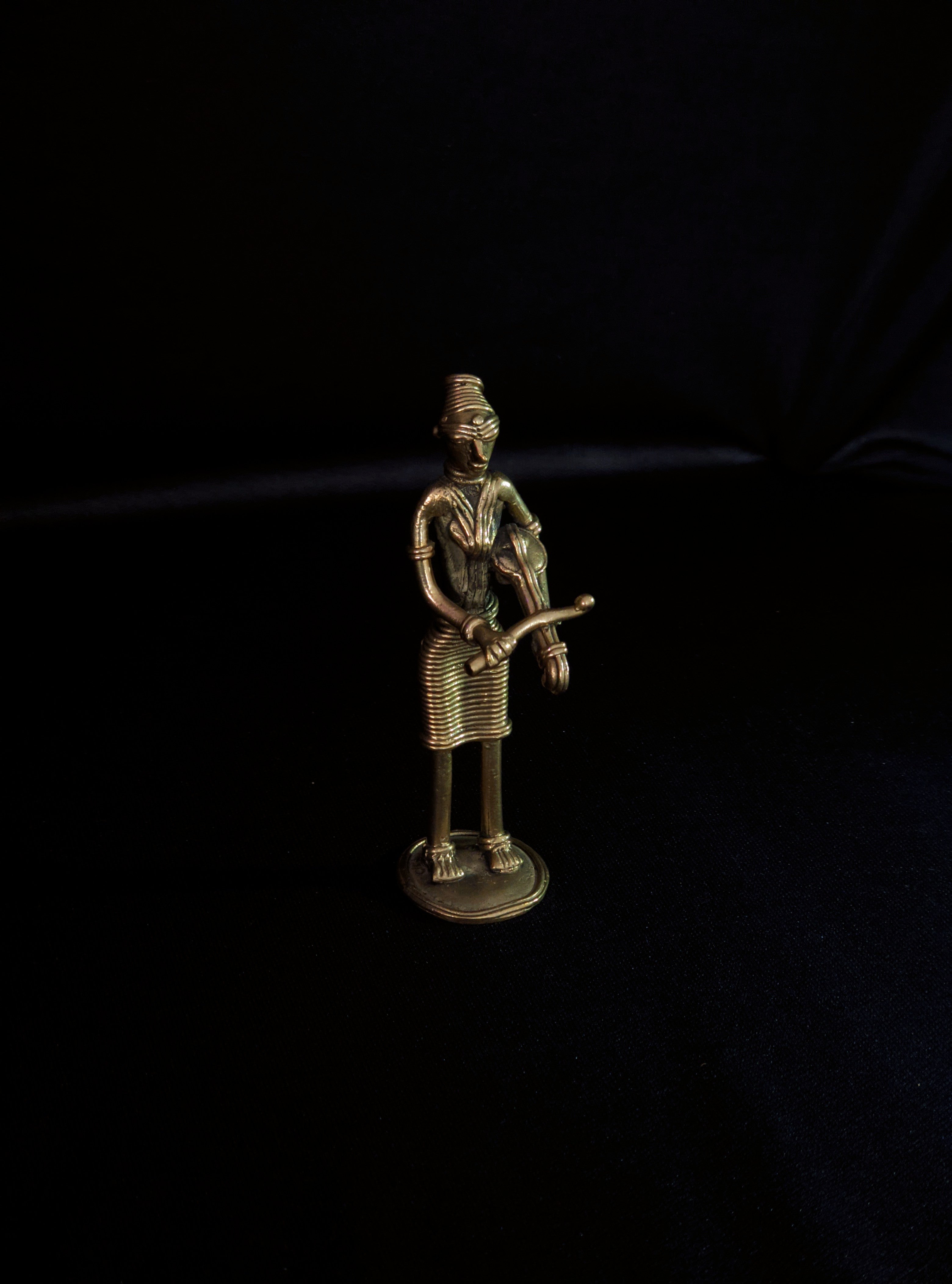 IndianVillèz Handmade Dhokra - Standing Musician with Kendra - view 2