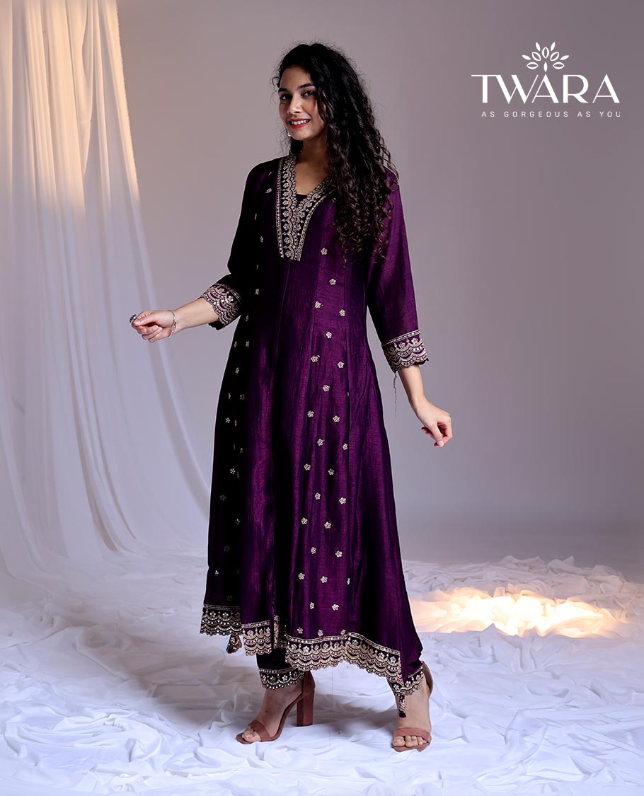 Pothys Twara Purple readymade suit, embroidery 3/4th sleeve v-neck chanderi top, embroidery pants & scallop embroidery dupatta - view 5
