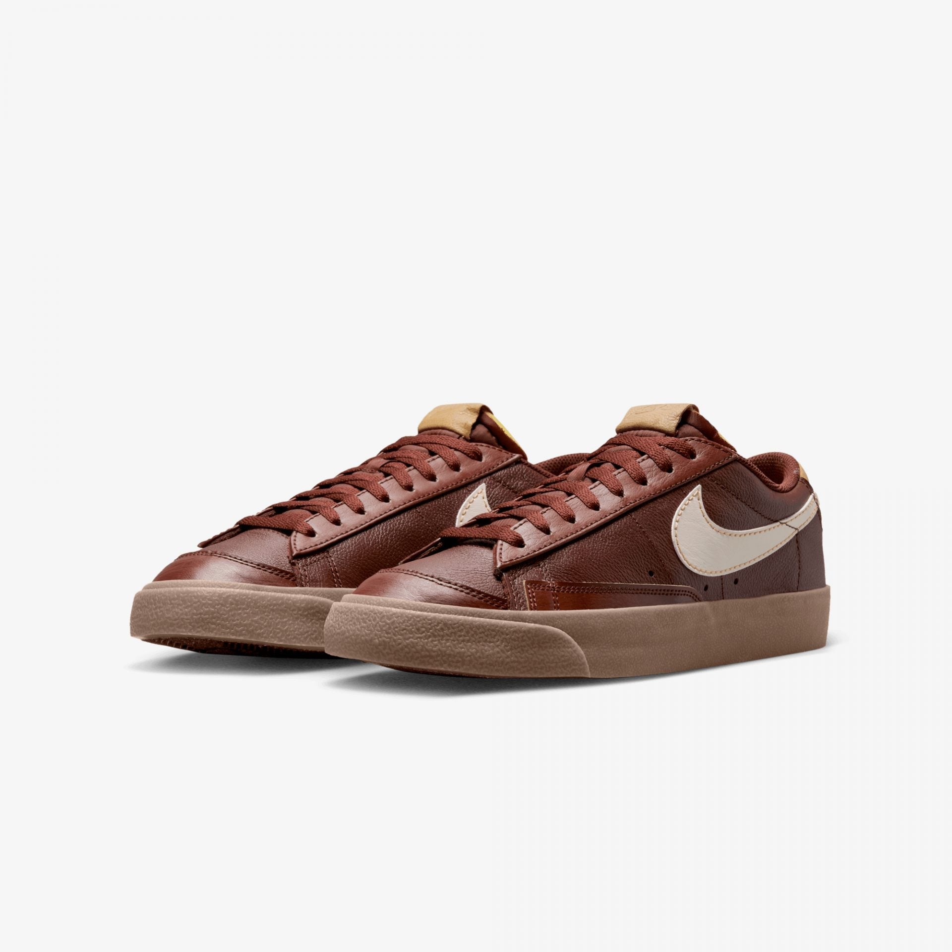 Emb oxen brown – Nike | BLAZERLOW '77 EMB { OXEN BROWN/ELEMENTAL GOLD