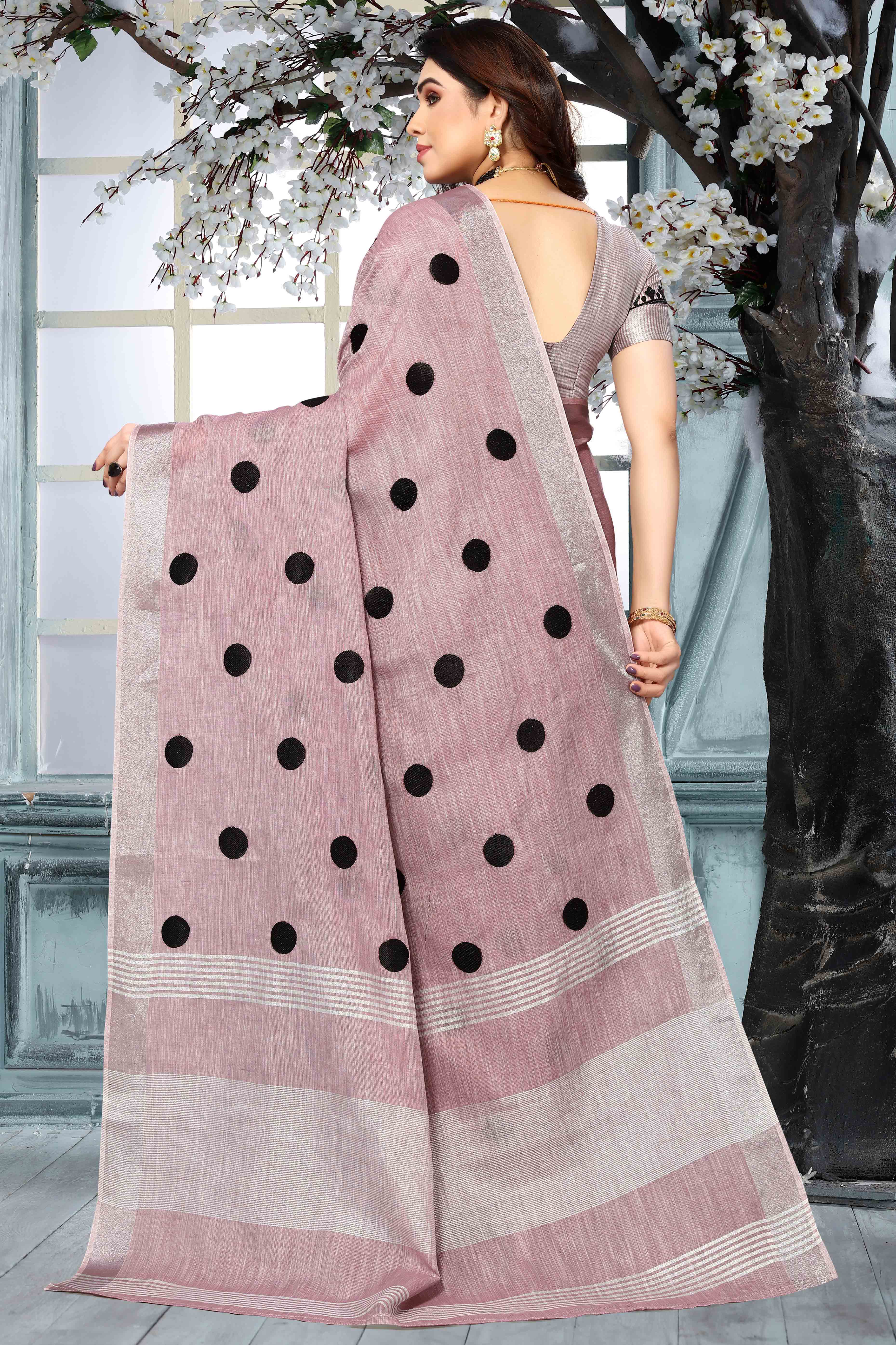 Peachmode Mauve Embroidered Linen Cotton Saree With Zari Border - view 5