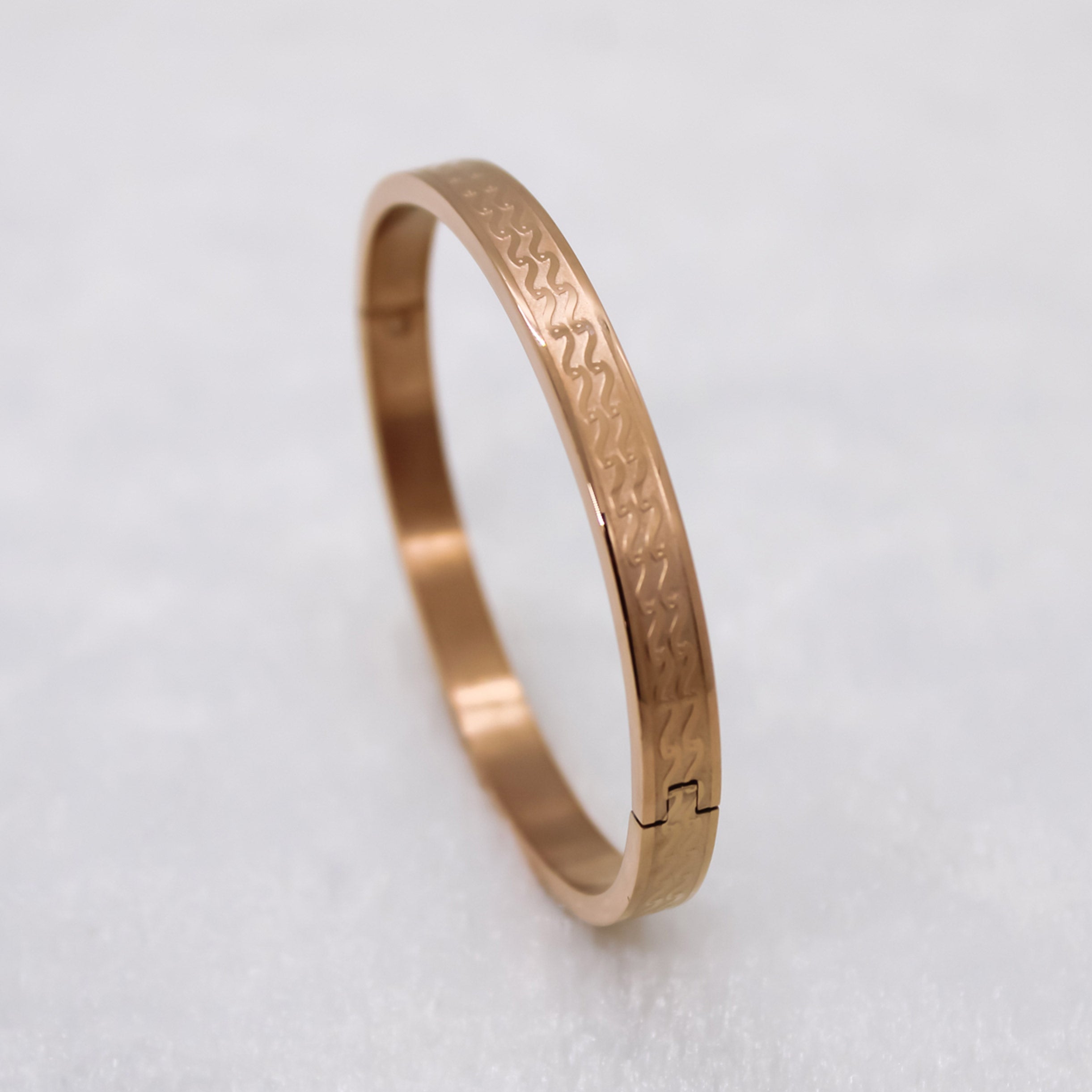 Branta Curved Line Pattern Rose Gold Bracelet For Women