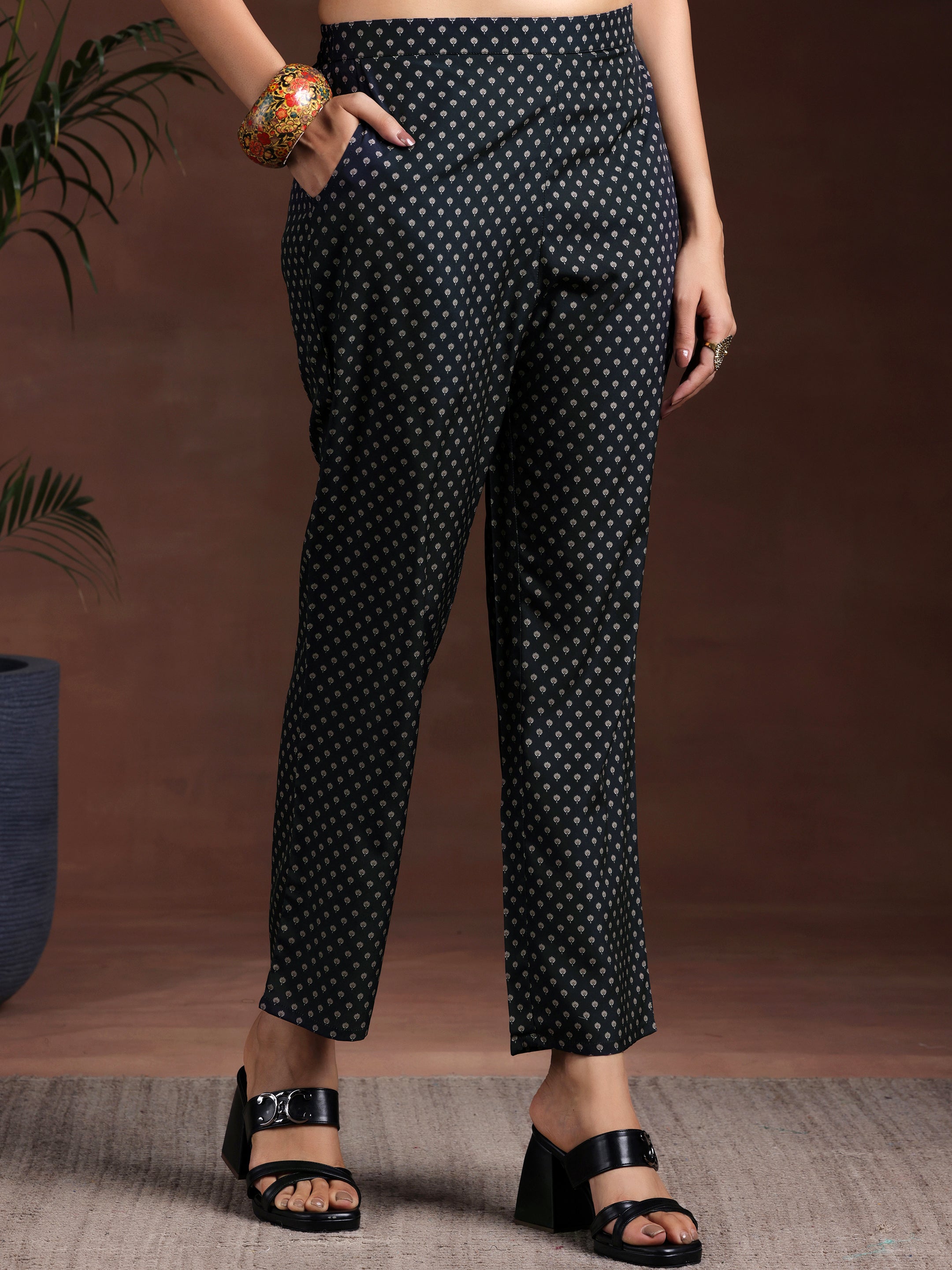 Libas Black Printed Poly Crepe Straight Suit With Dupatta - view 7