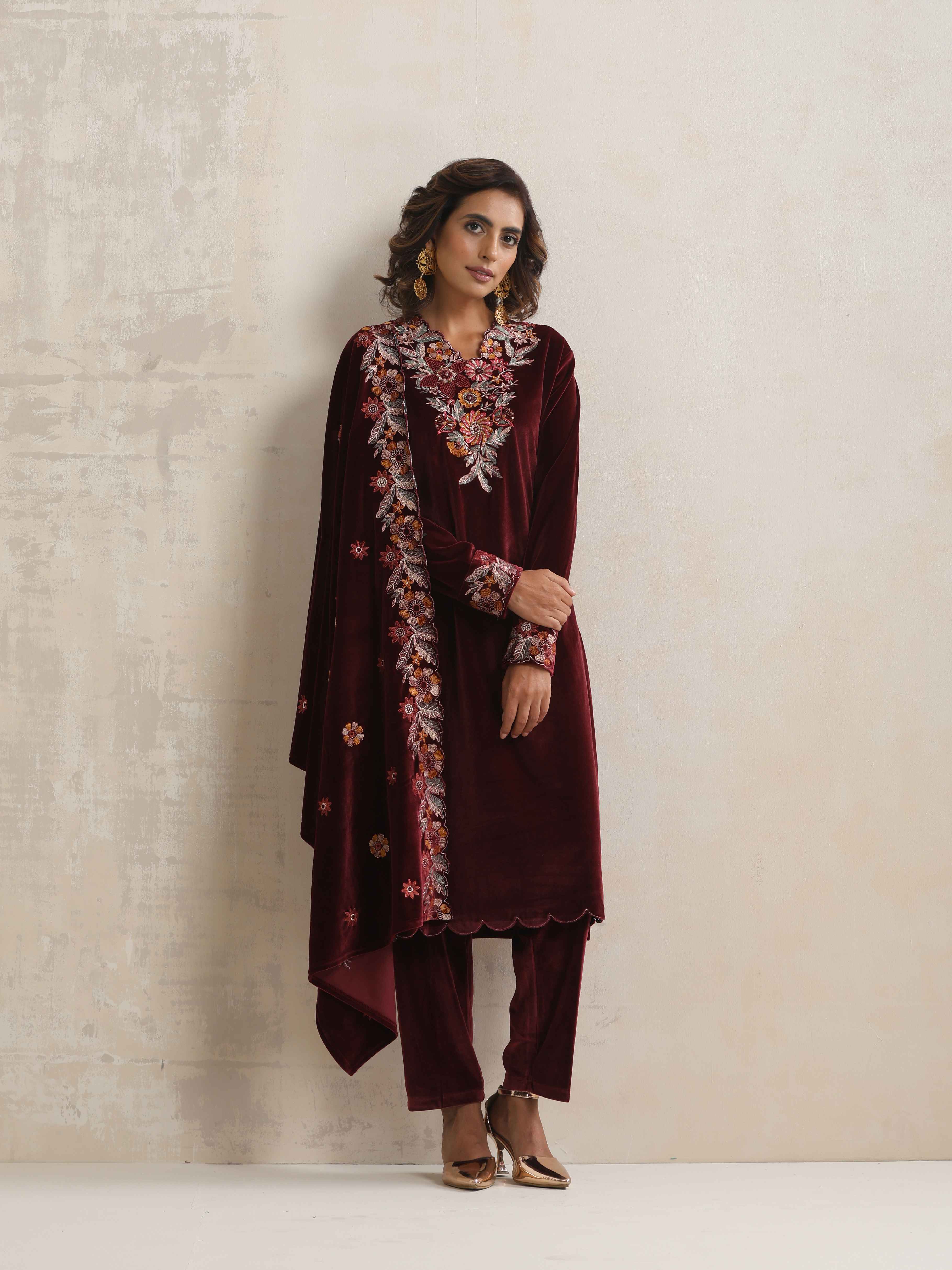 trueBrowns Maroon Velvet Floral Embroidered Kurta Pant Dupatta Set - view 2