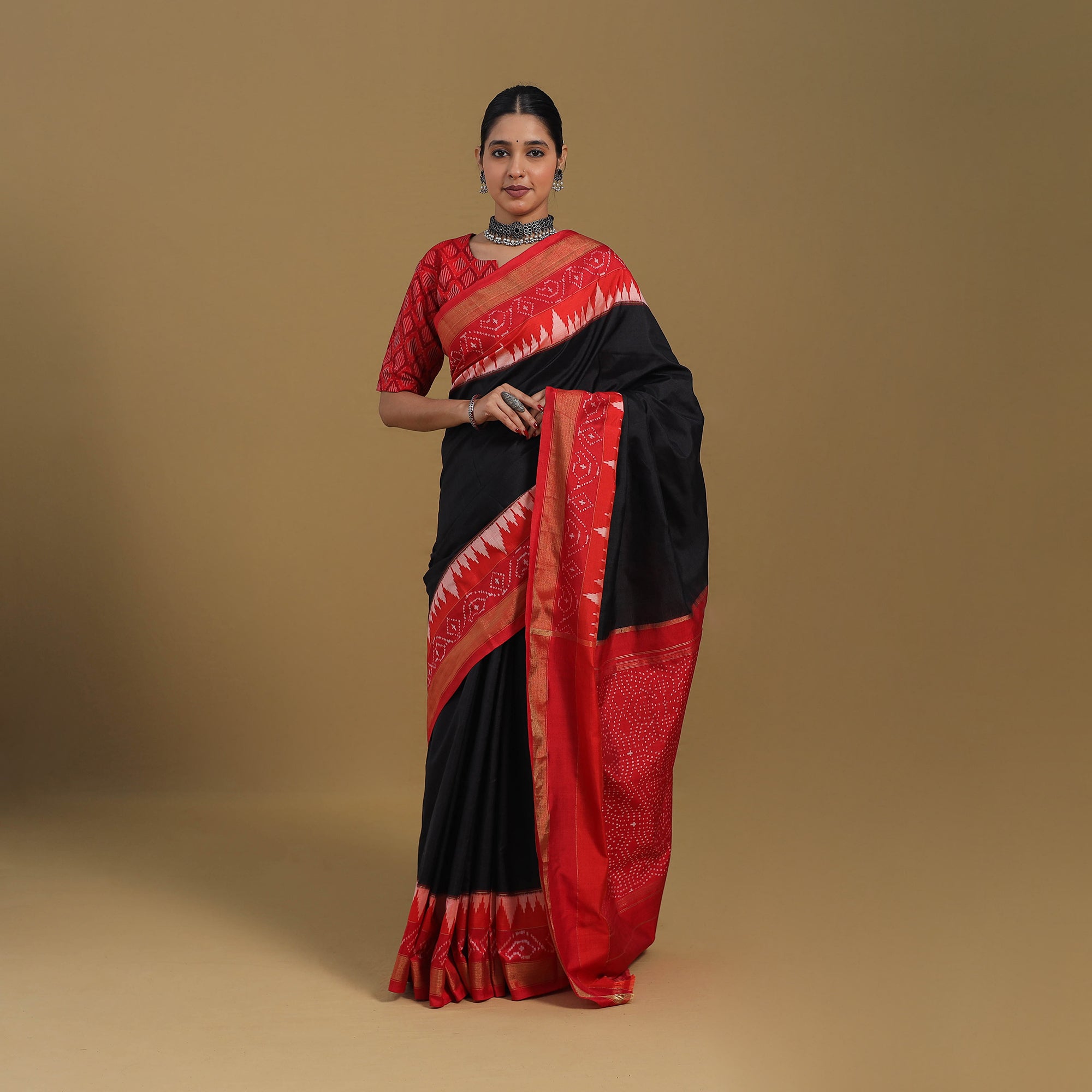 POCHAMPALLY IKAT WEAVES BY GOVARDHAN Black - Handspun Handloom Tussar Silk Pochampally Ikat Saree 03 - view 3