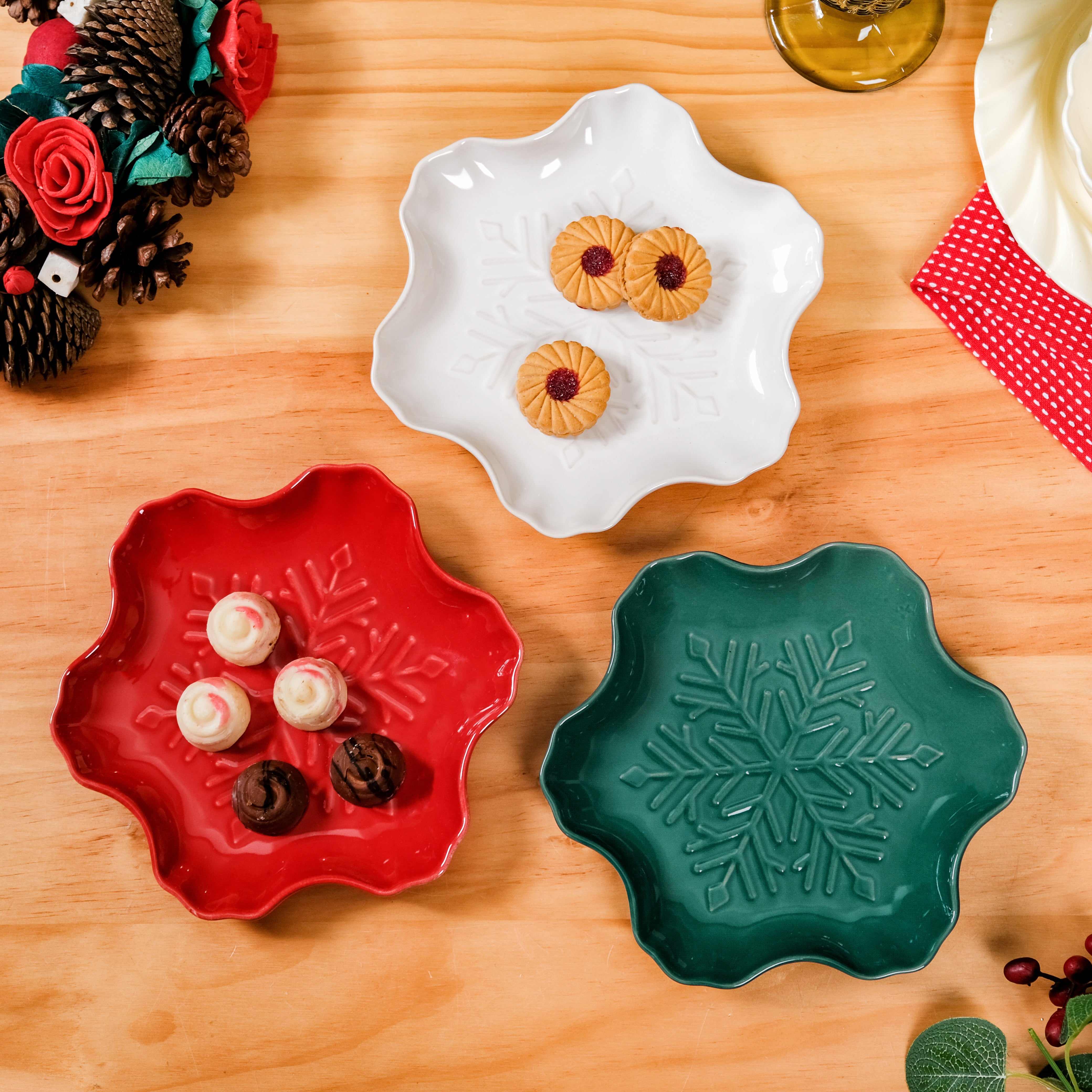 Nestasia Set Of 3 Snowflake Ceramic Snack Plates