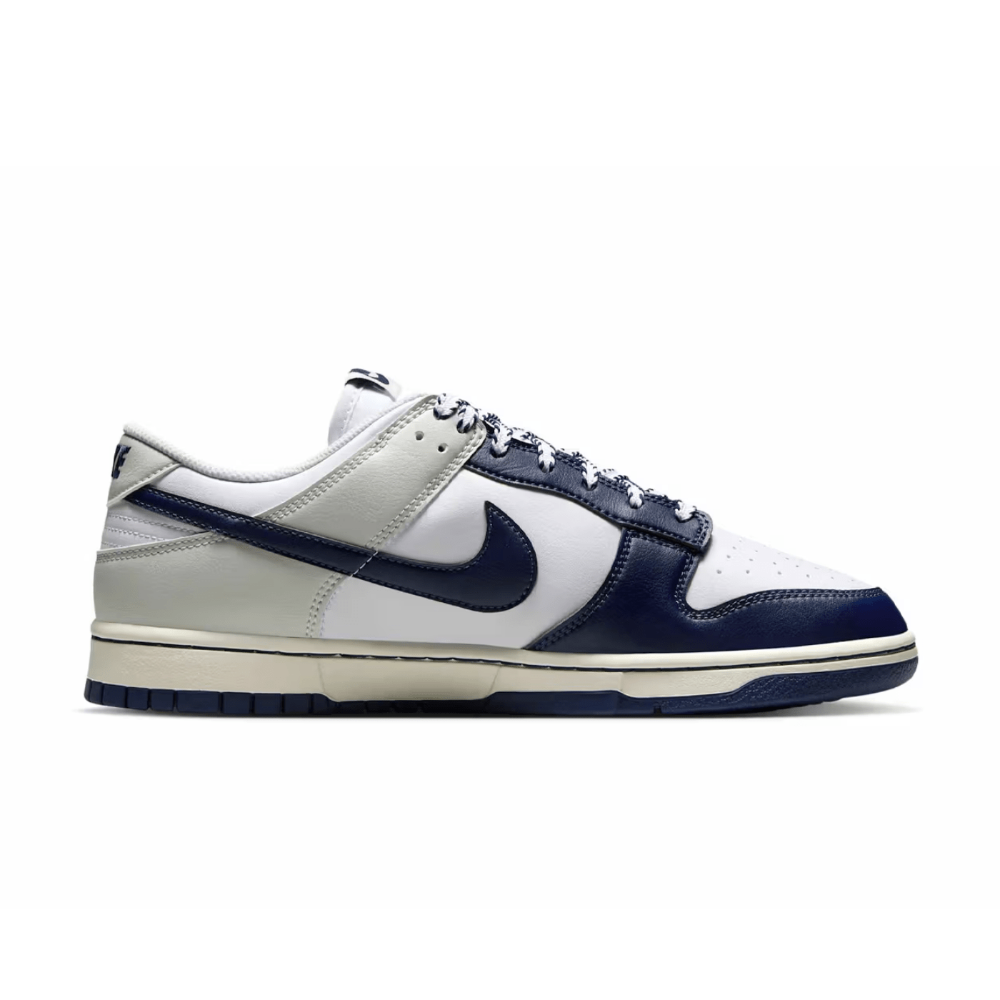 HYPE ELIXIR Nike Dunk Low New York Yankees