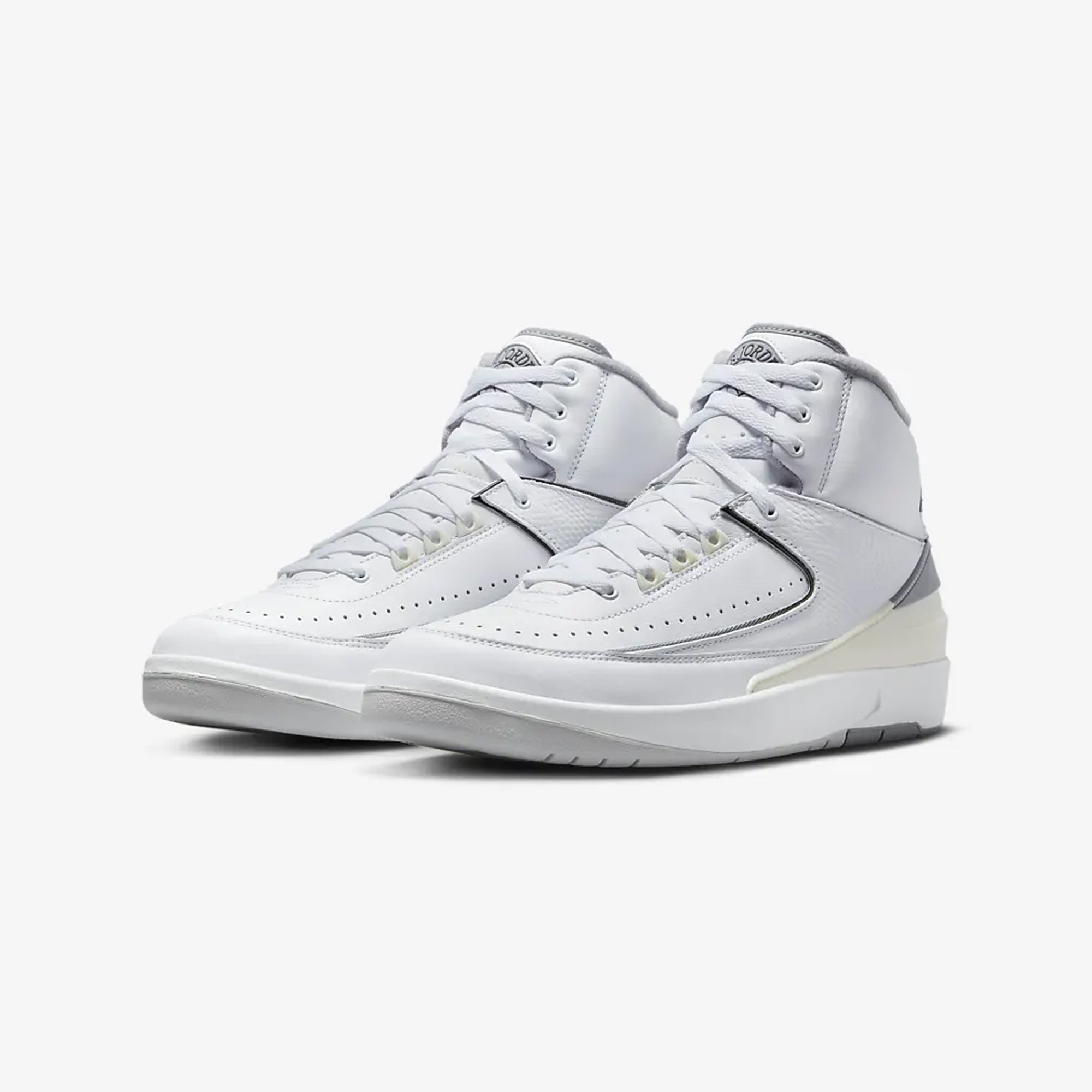 Jordan | AIR JORDAN 2 RETRO { WHITE/CEMENT GREY-SAIL-BLACK