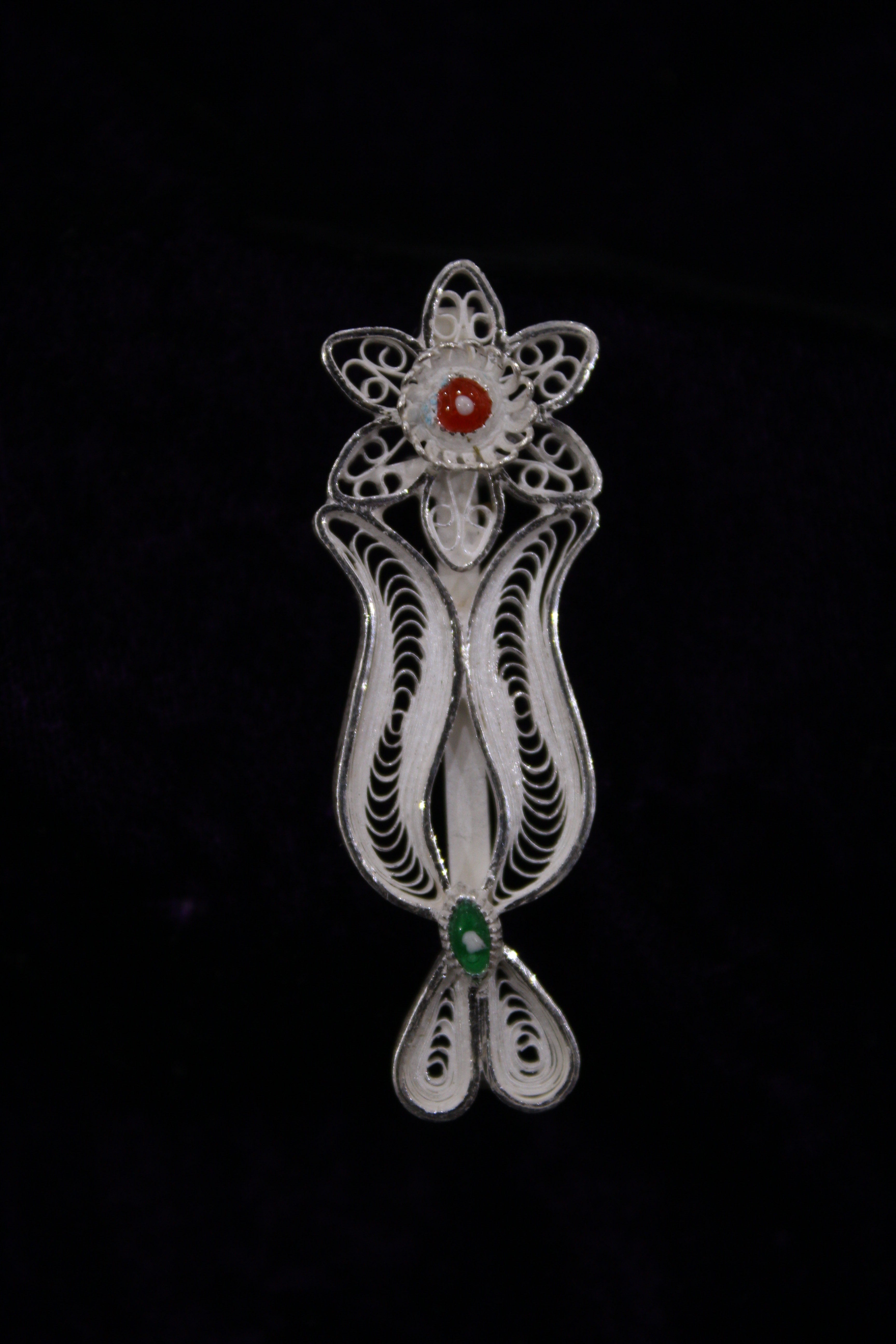 Indianvillez Tilak Designer Silver Filigree Saree Pin