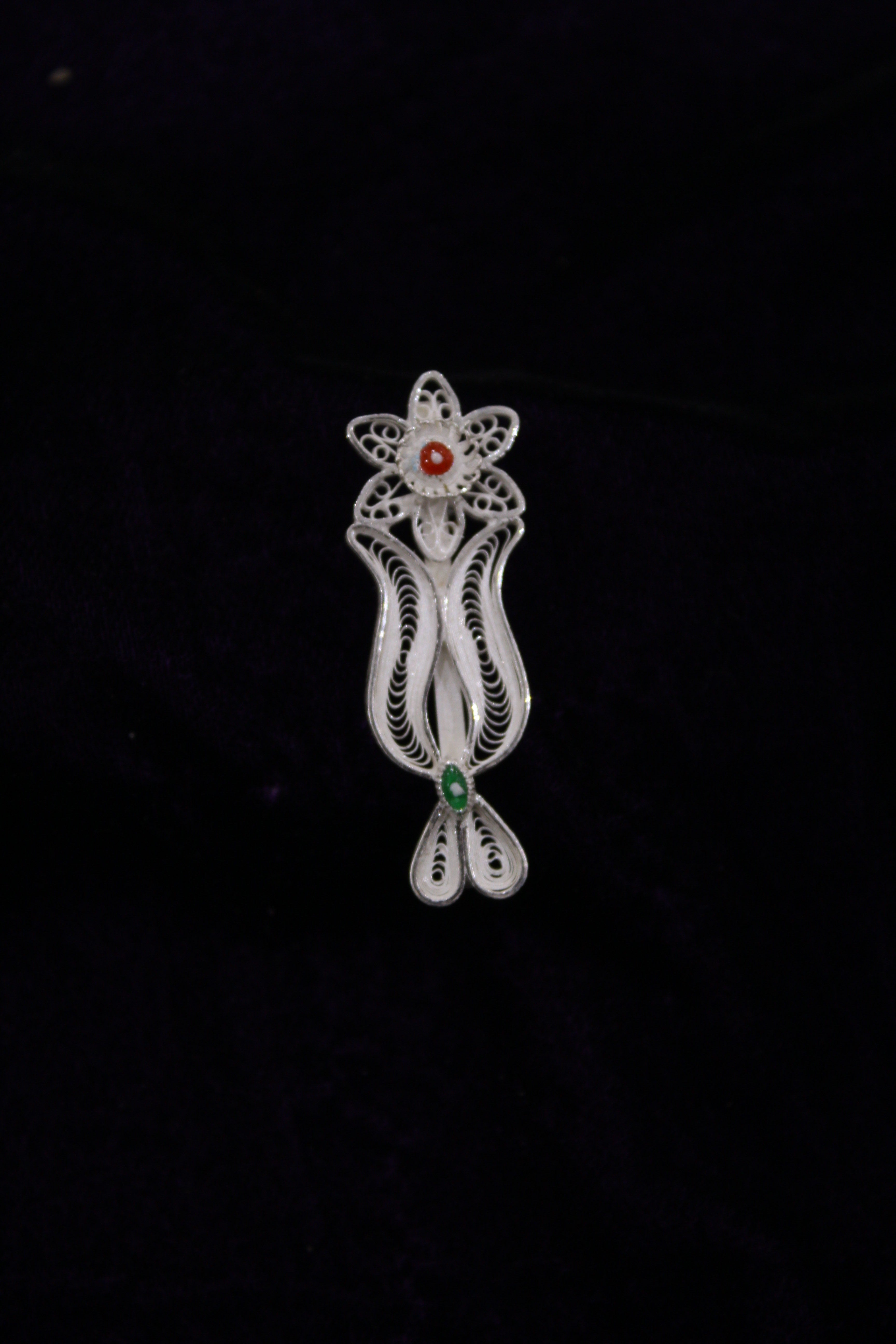 Indianvillez Tilak Designer Silver Filigree Saree Pin - view 2