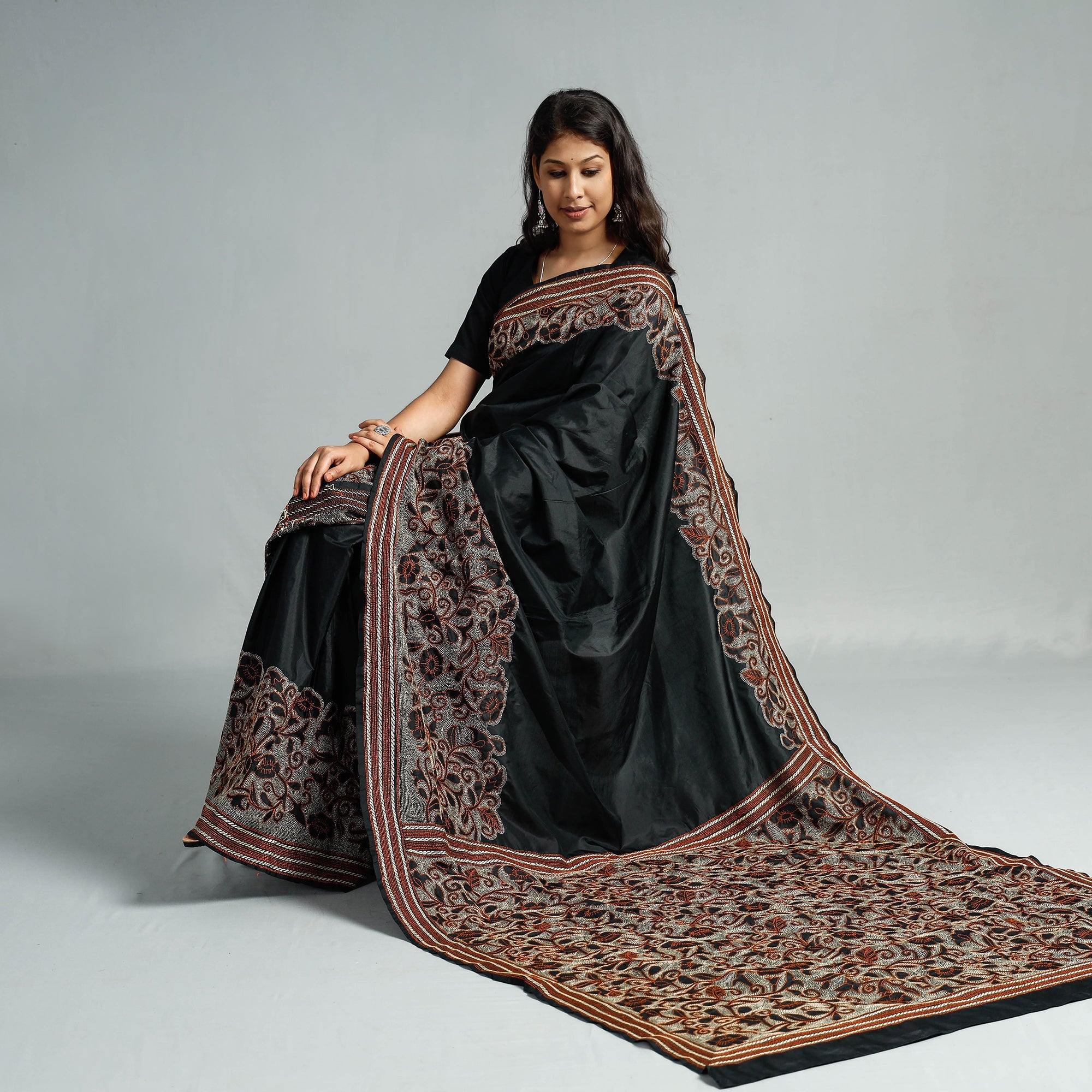 KHUSHBASH - HAPPY LOOM OF EAST Black - Bengal Kantha Embroidery Bangalore Silk Handloom Saree - view 3