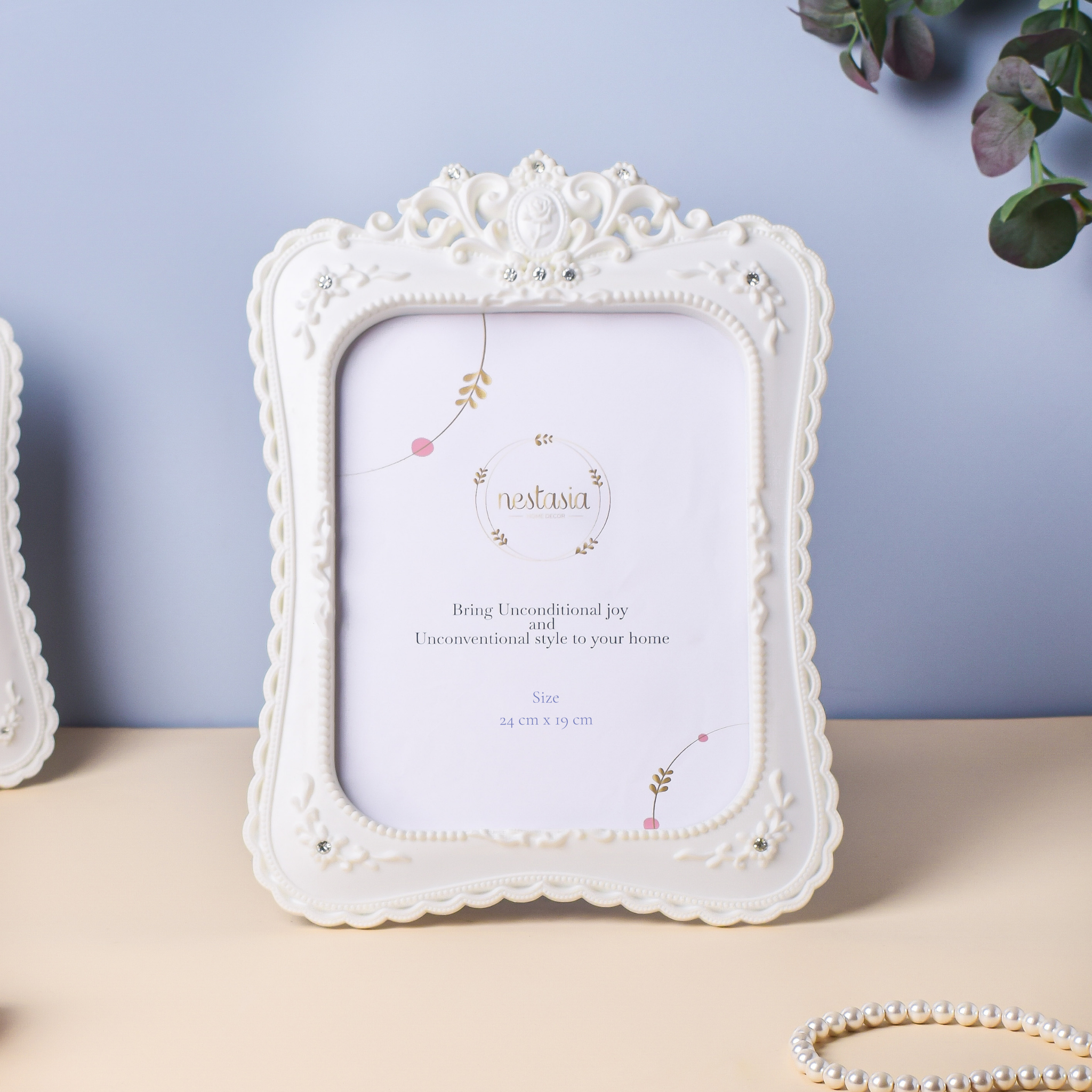 Nestasia Crowned White Large Photo Frame
