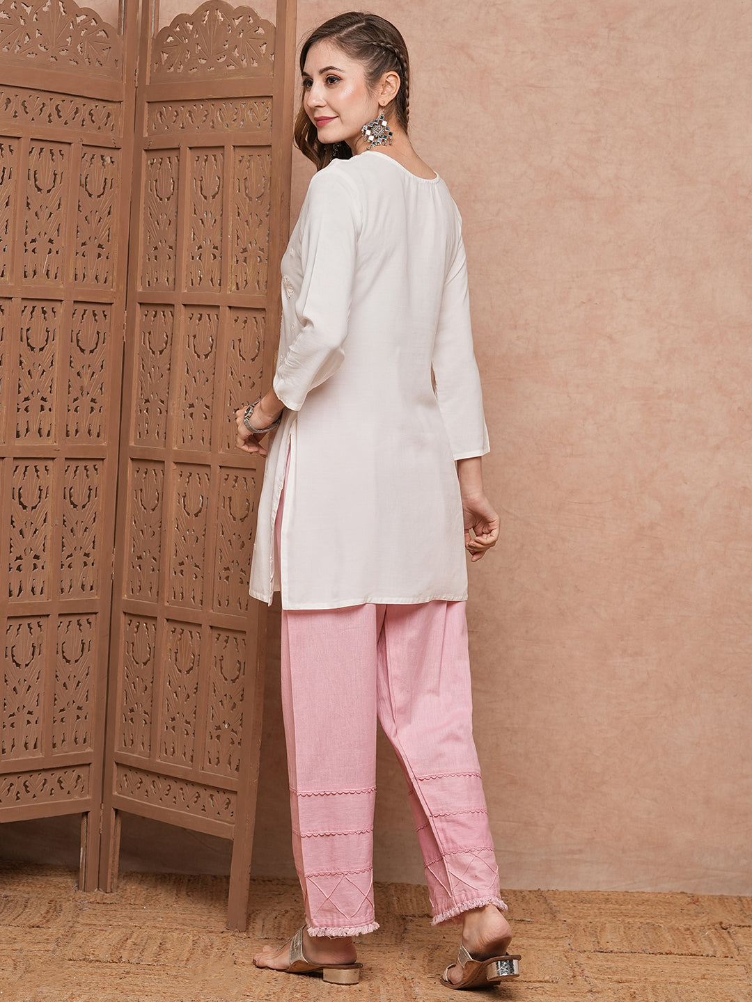 Fashor Solid Chikankari Embroidered Straight Fit Kurti - White - view 6
