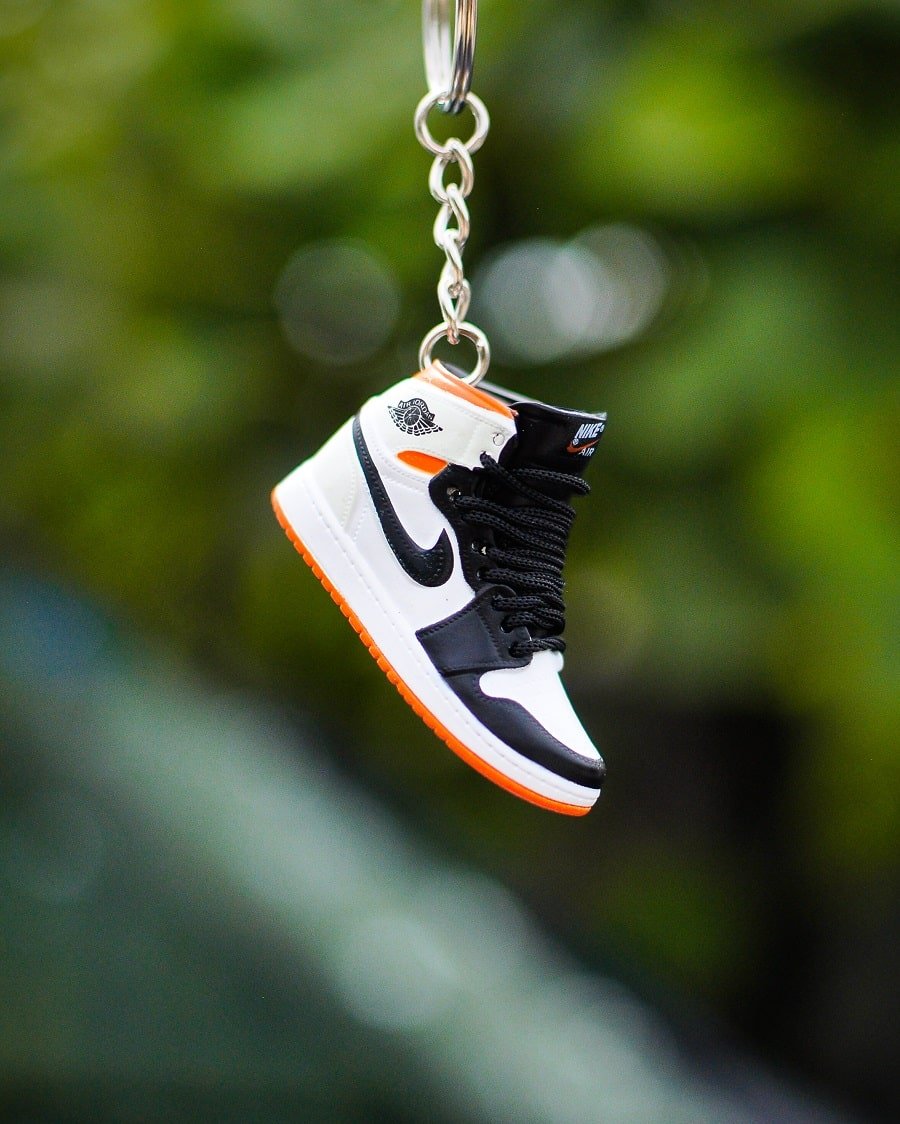 Kicks Machine 3D Sneaker Keychain AJ1 Electro Orange - view 2