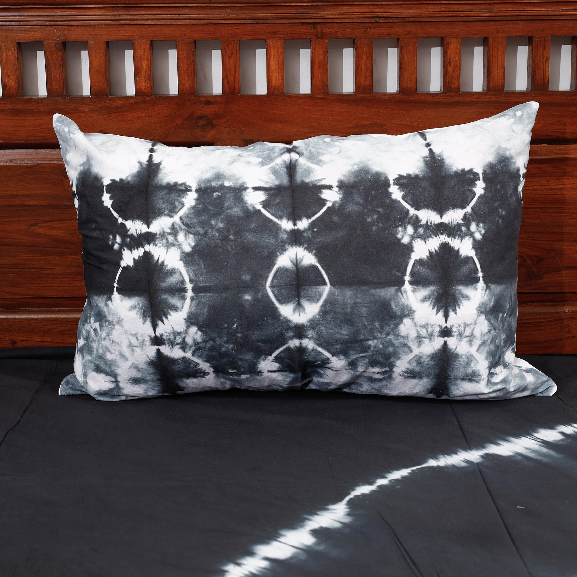 HAVELI CHRONICLES Black - Tie & Dye Cotton Double Shibori Bed Sheet Set - view 4