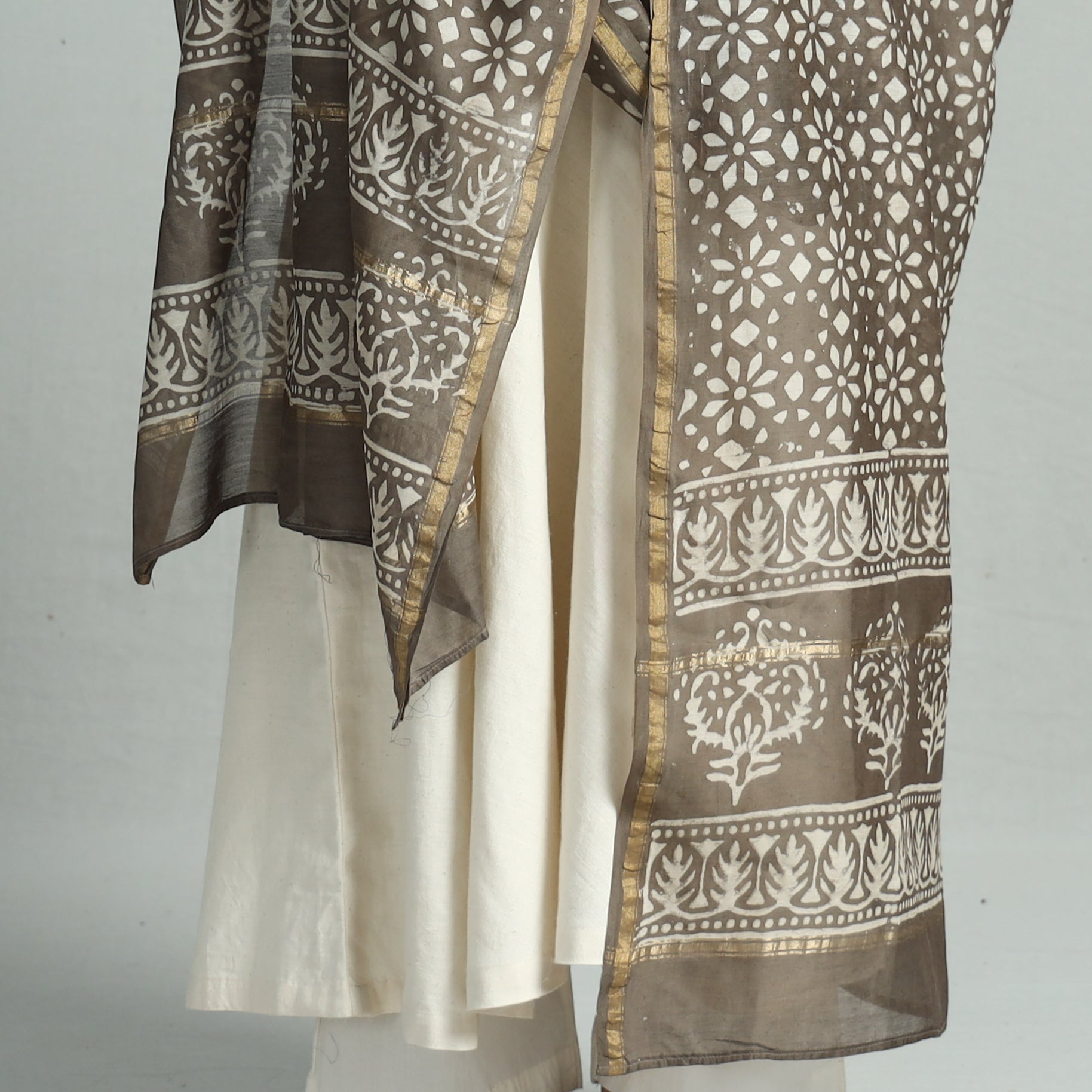 HAVELI CHRONICLES Brown - Pipad Block Printed Handloom Chanderi Silk Dupatta 76 - view 4