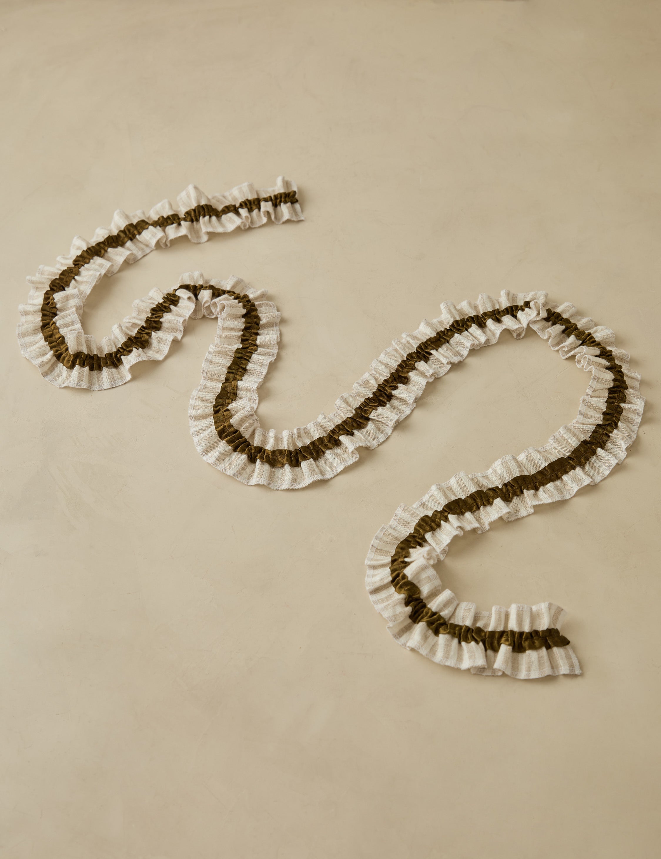 Lulu and Georgia Carlen Linen Satin Garland