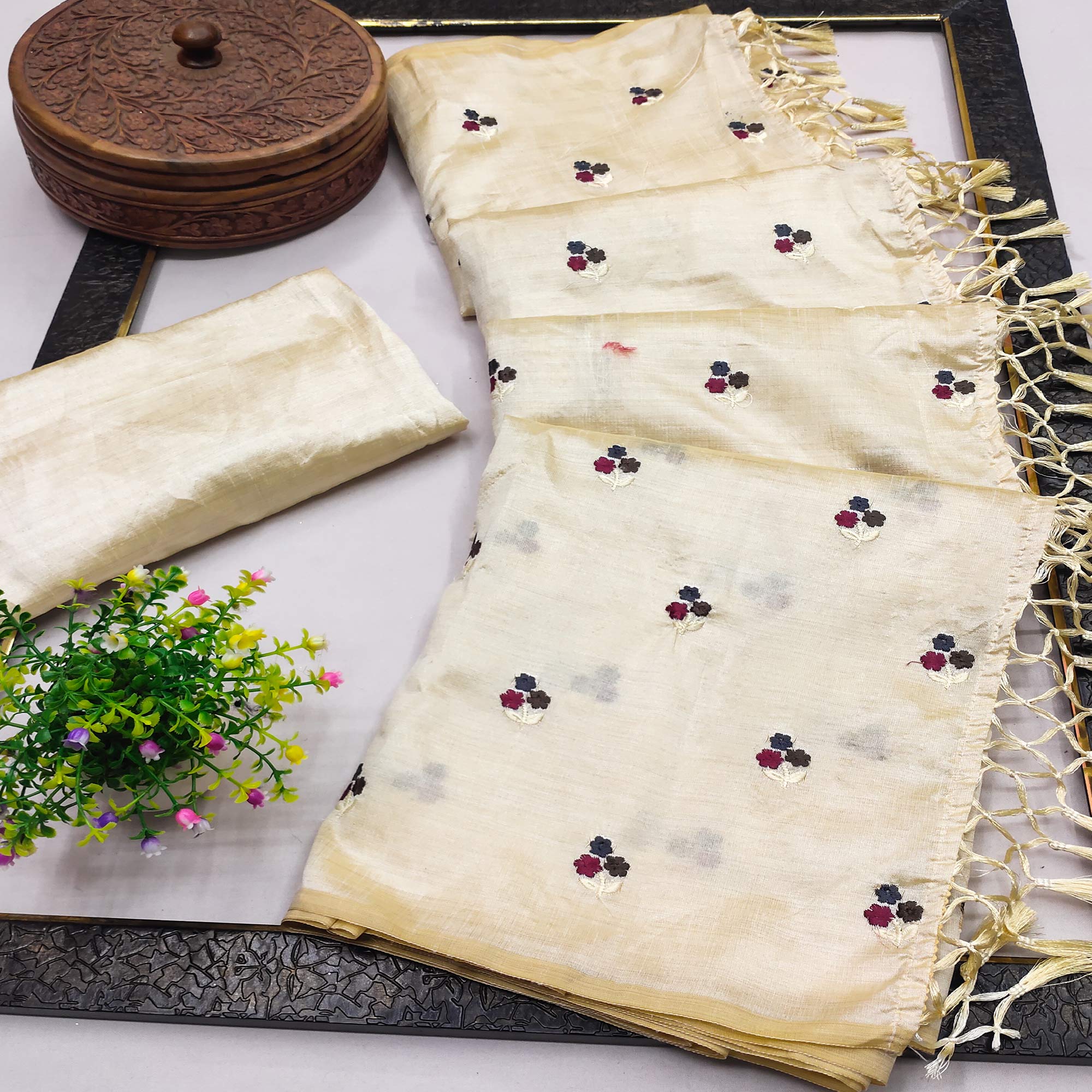 Peachmode Cream Floral Embroidered Silk Saree