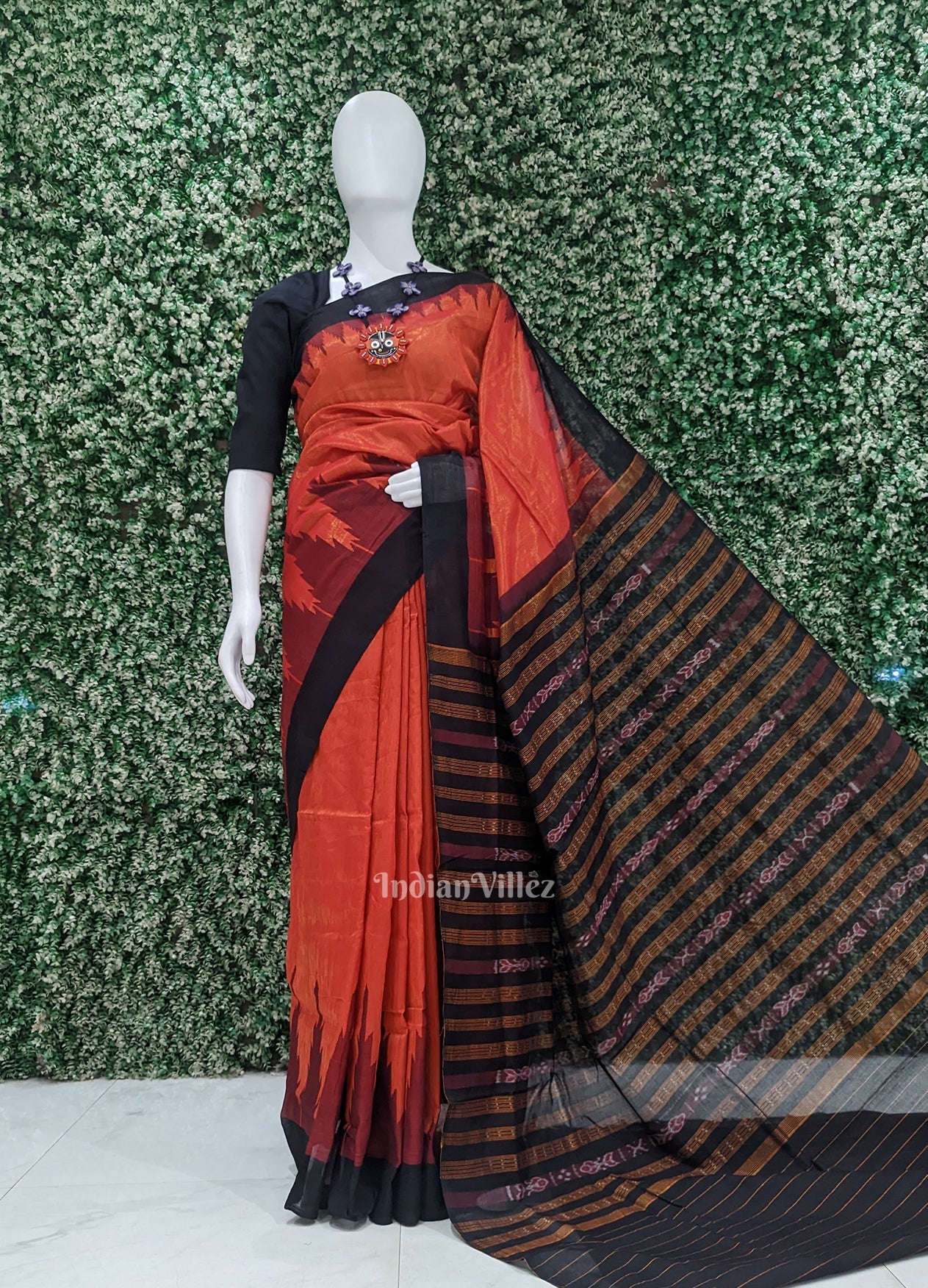 IndianVillèz Red Black Dual Tone Phoda Kumbha Sambalpuri Cotton Tissue Saree