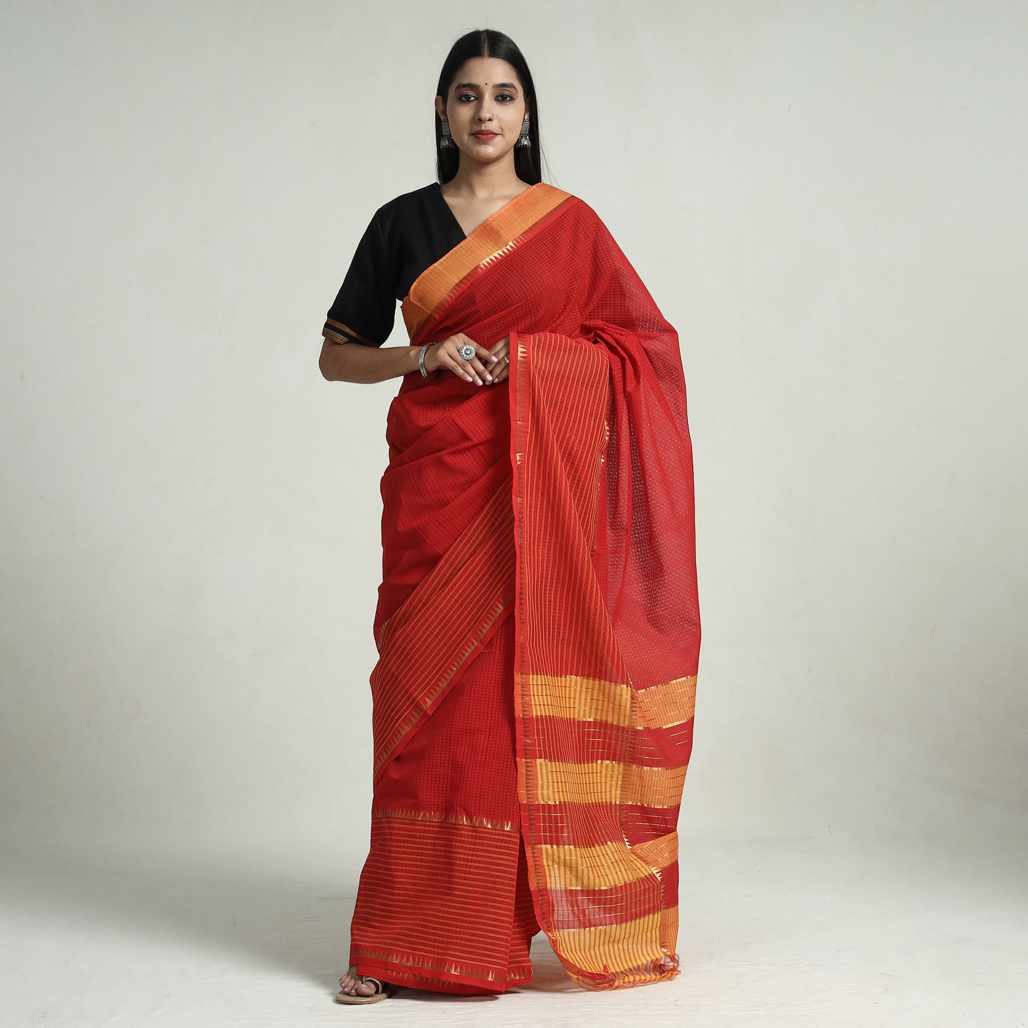 ITOKRI CRAFTS INITIATIVE Red - Mangalagiri Missing Checks Cotton Handloom Saree with Pochampally Ikat Blouse Piece