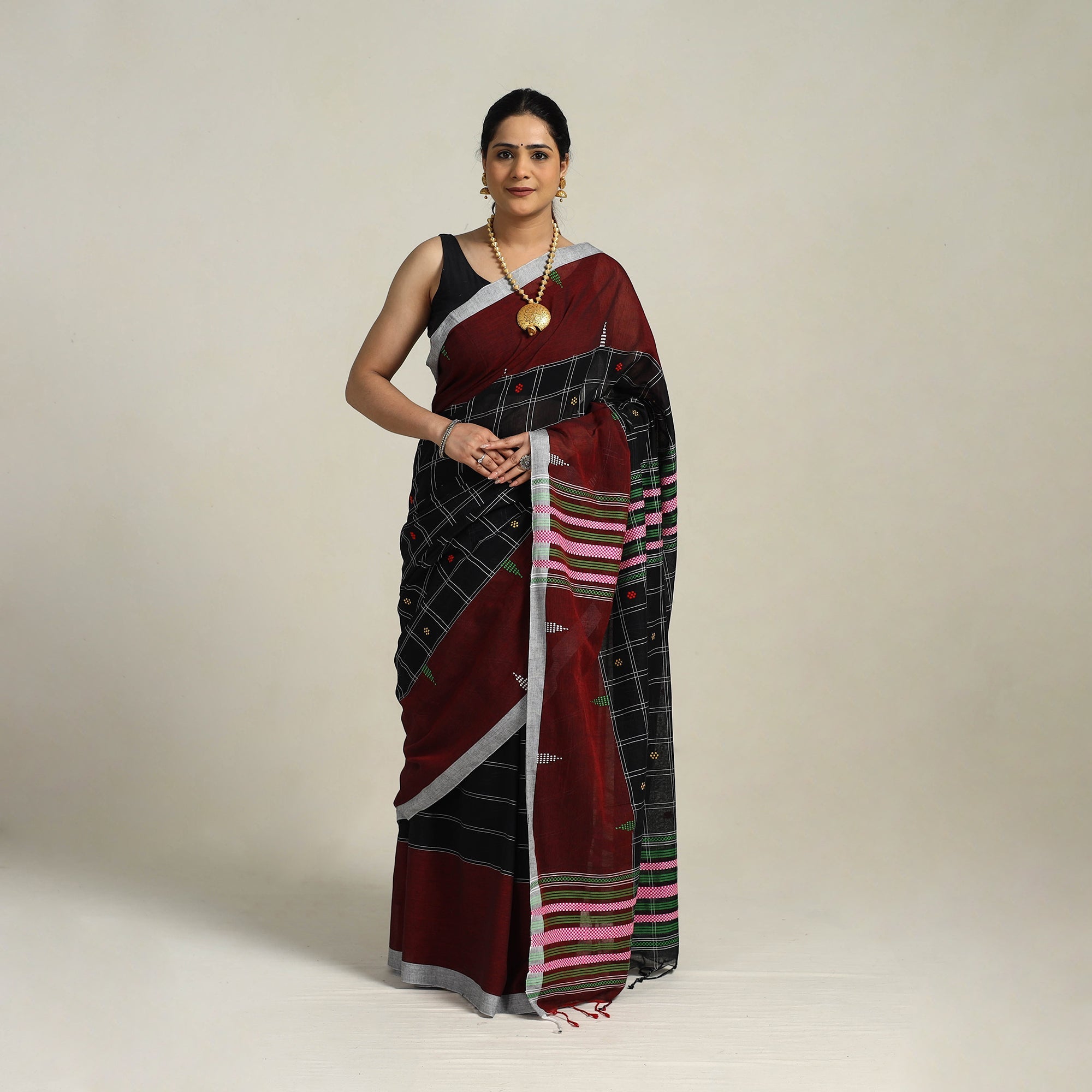 SASHA Black - Phulia Handloom Cotton Saree with Thread Buti 17
