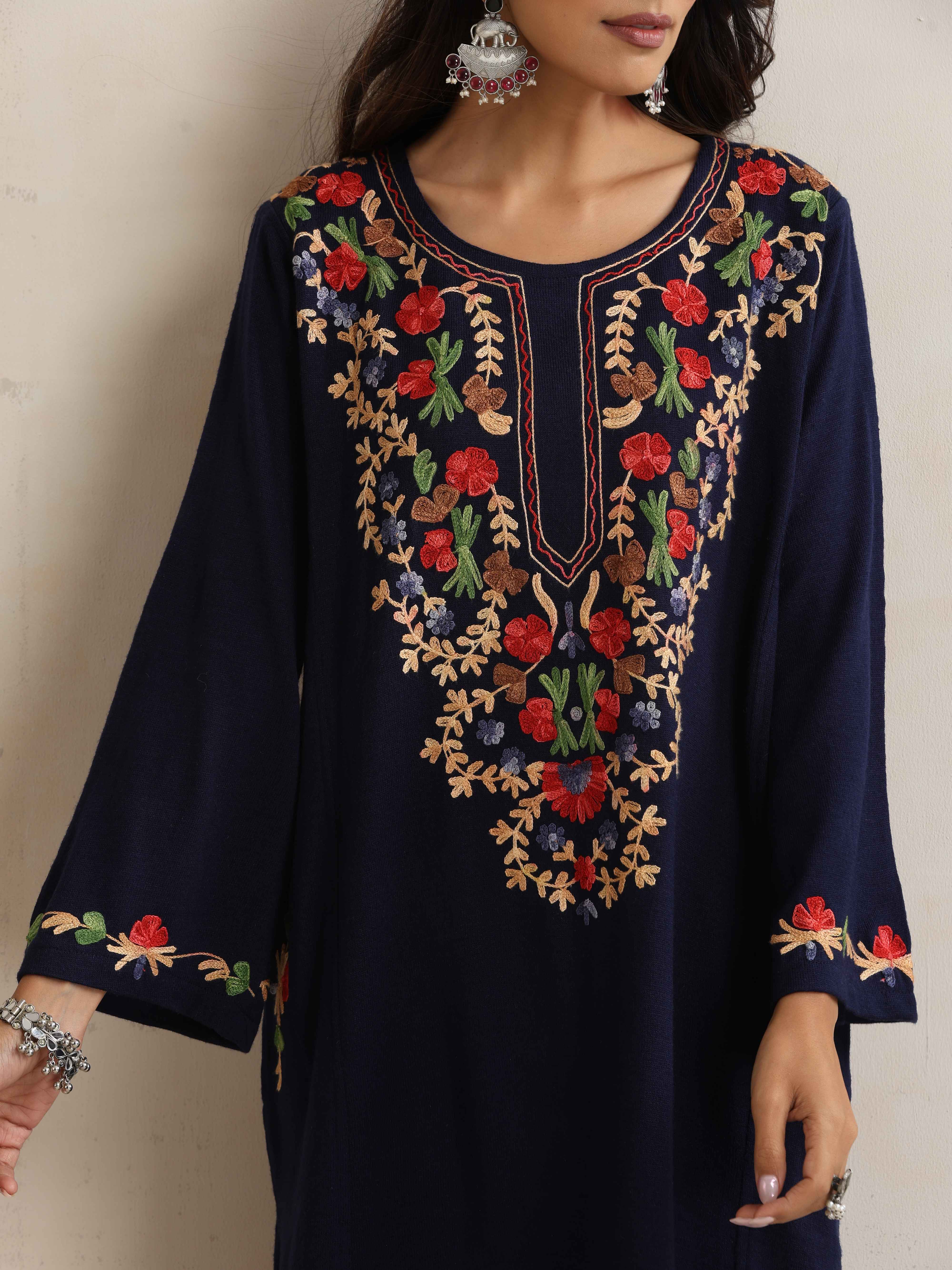 trueBrowns Blue Kashmiri Embroidered Woollen Phiran Kurta - view 6