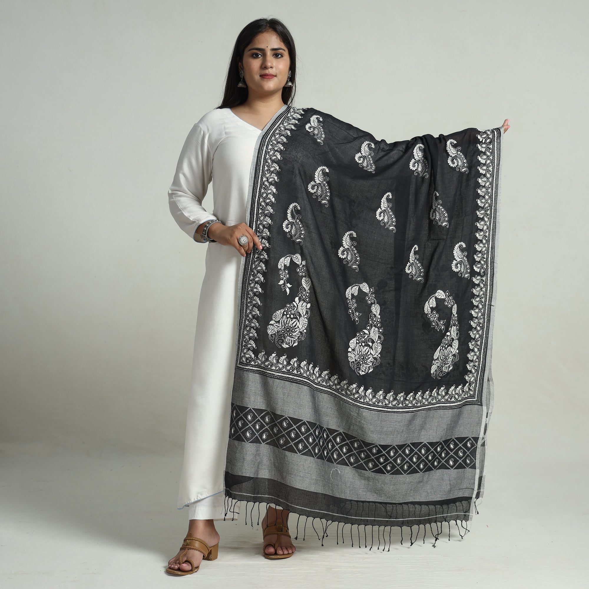 KHUSHBASH - HAPPY LOOM OF EAST Black - Bengal Kantha Embroidery Cotton Handloom Dupatta 117