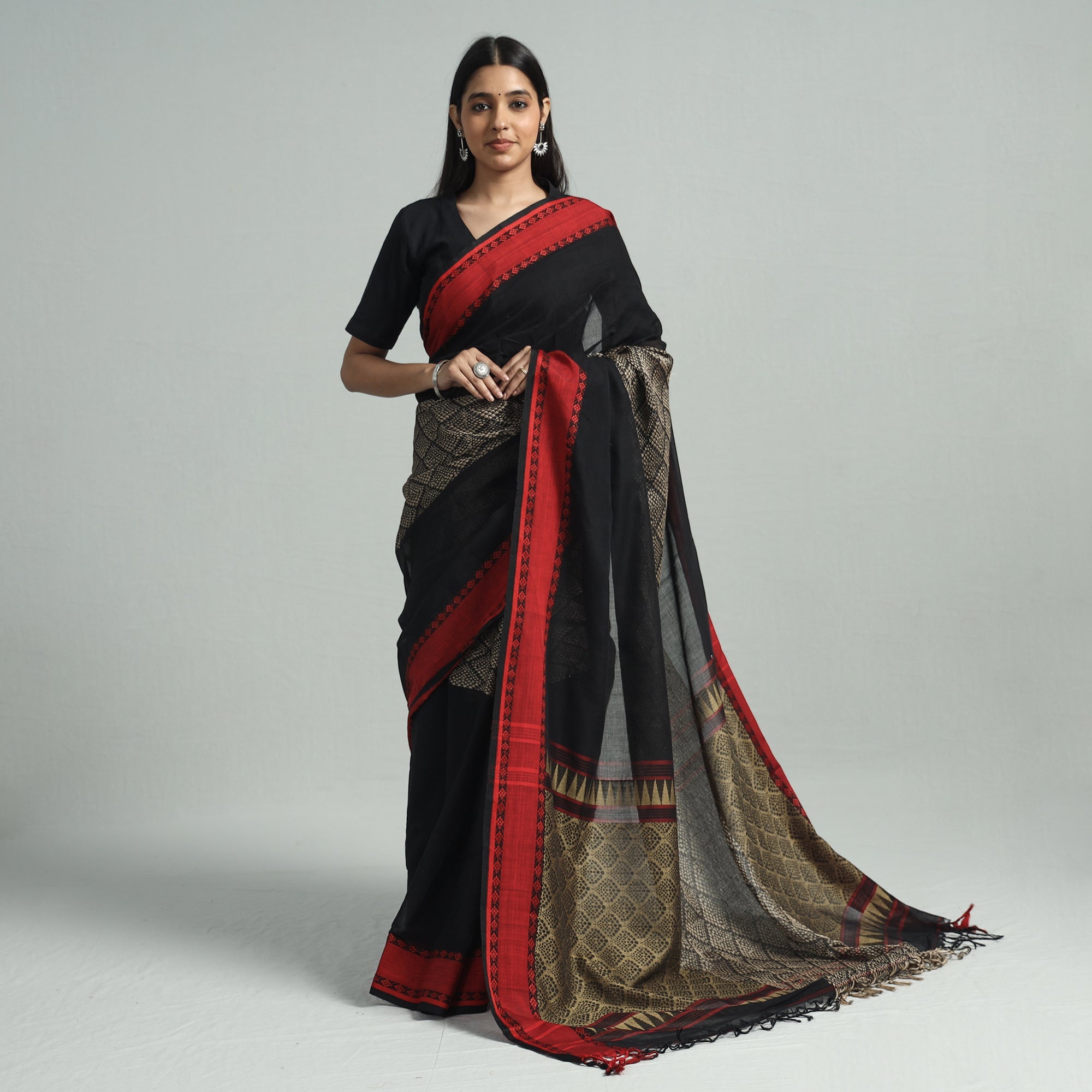 ITOKRI CRAFTS INITIATIVE Black - Handloom Cotton Phulia Bengal Jamdani Saree