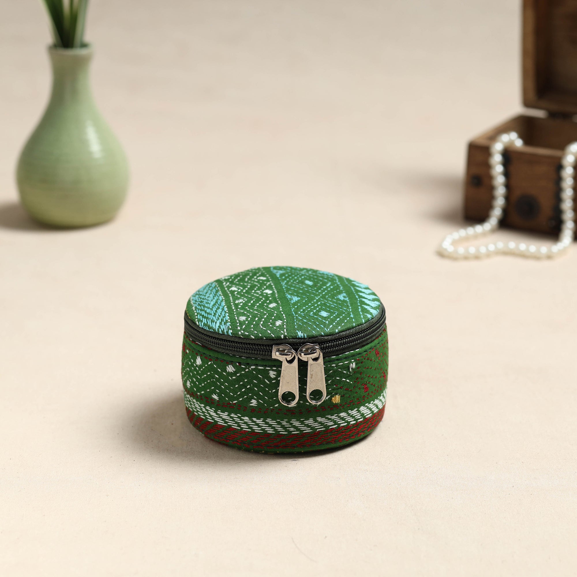 ASALKAAR Bengal Kantha Work Handcrafted Round Utility Box