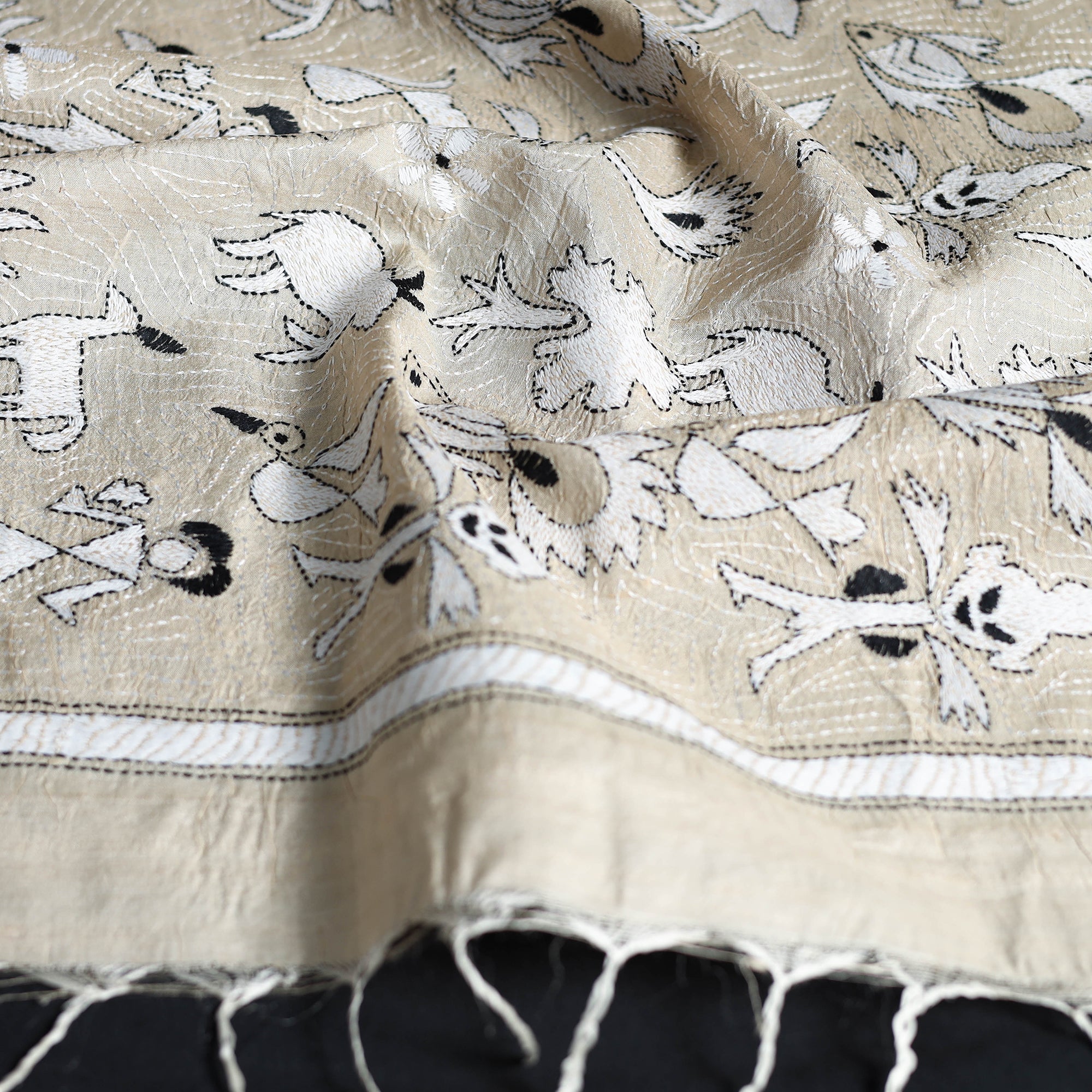 KHUSHBASH - HAPPY LOOM OF EAST Beige - Handloom Desi Tussar Bengal Nakshi Kantha Work Stole 55 - view 4