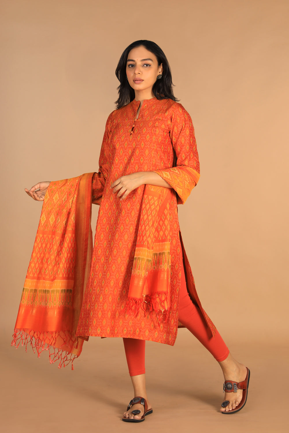 Kalanjali Ethnics Handwoven Pochampally silk Ikat kurta - view 4