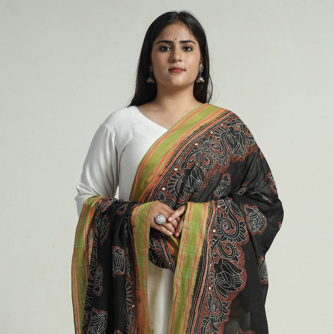 KHUSHBASH - HAPPY LOOM OF EAST Black - Bengal Kantha Embroidery Cotton Handloom Dupatta 110 - view 4
