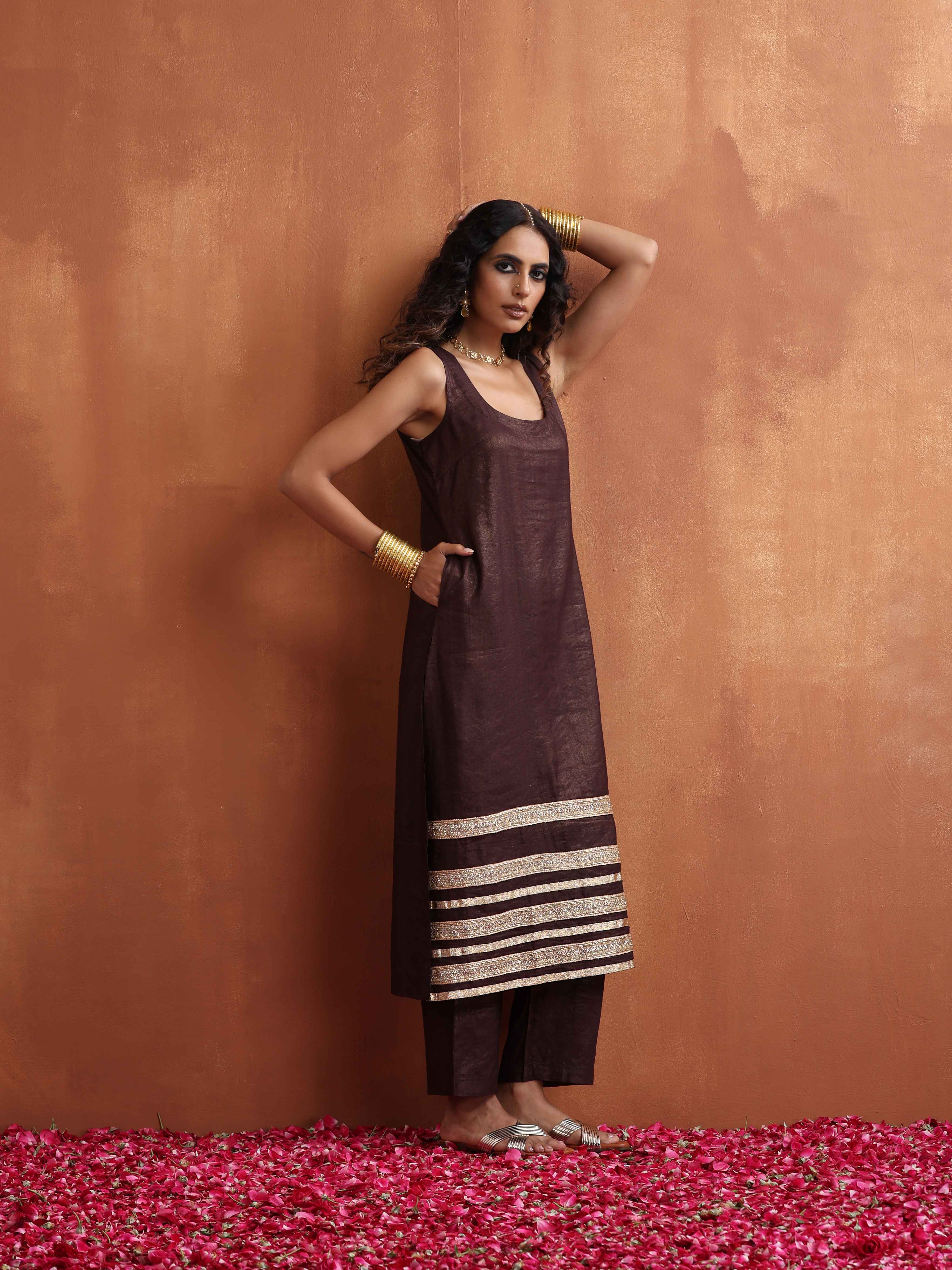 trueBrowns Brown Metallic Straight Kurta Set - view 3
