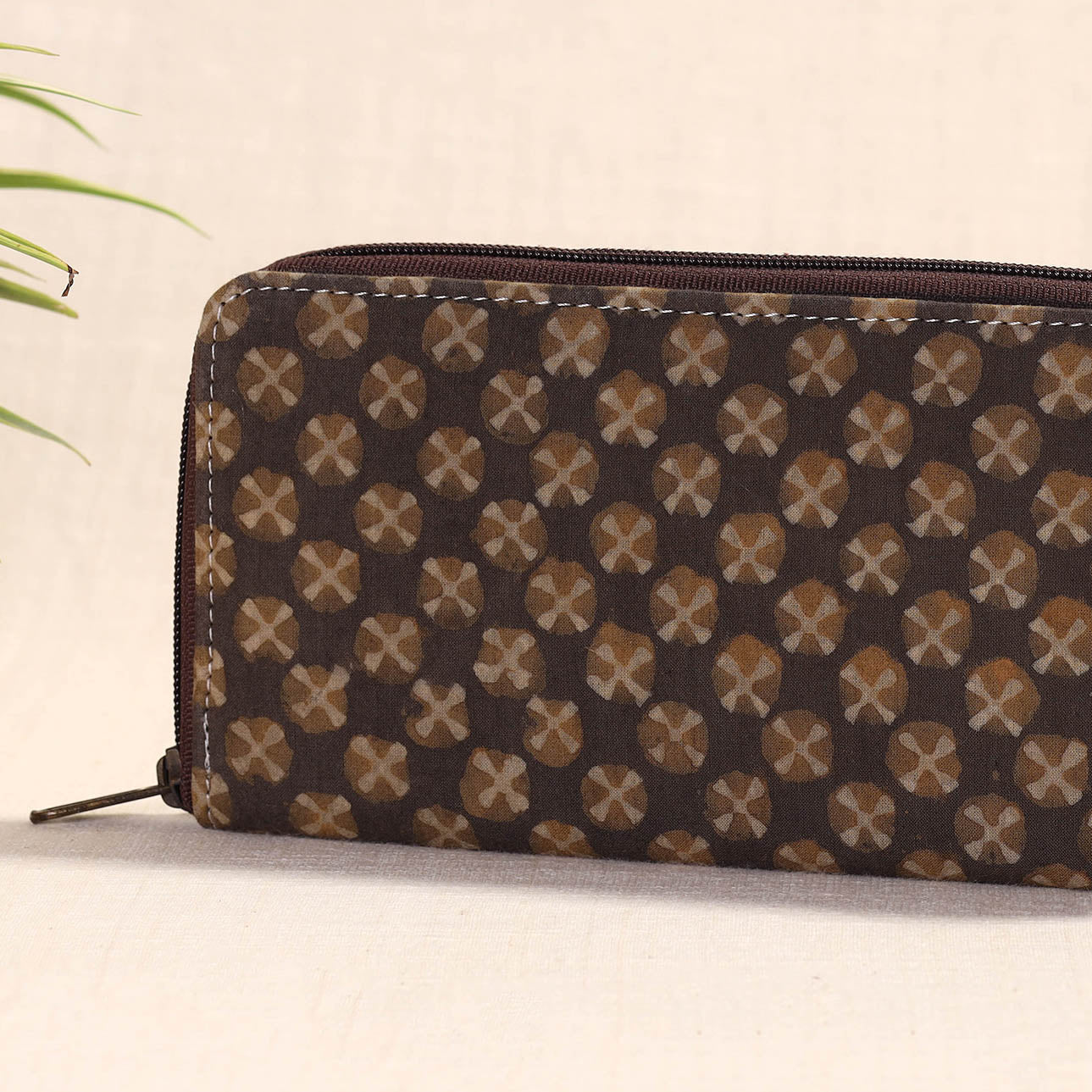 ITOKRI CRAFTS INITIATIVE Brown - Handcrafted Block Printed Fabric Clutch Wallet - view 2