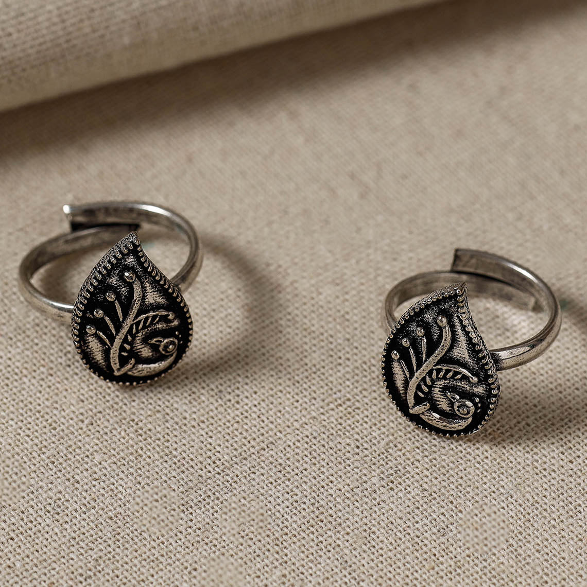 WHITE RIVER STORIES Antique Silver Finish Oxidised Brass Base Toe Ring (Adjustable) - view 2