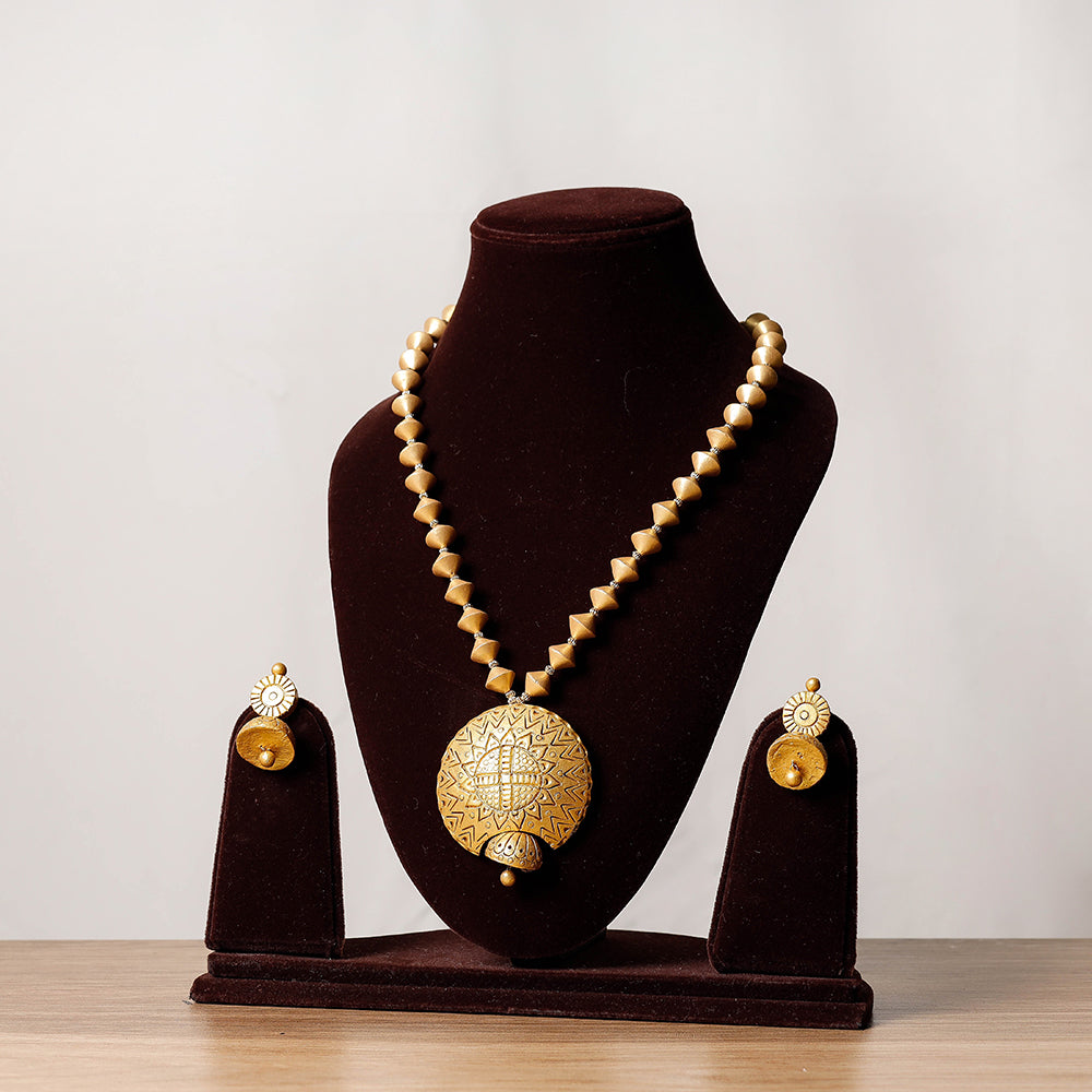 KHUSHBASH - HAPPY LOOM OF EAST Bishnupur Handpainted Terracotta Necklace Set