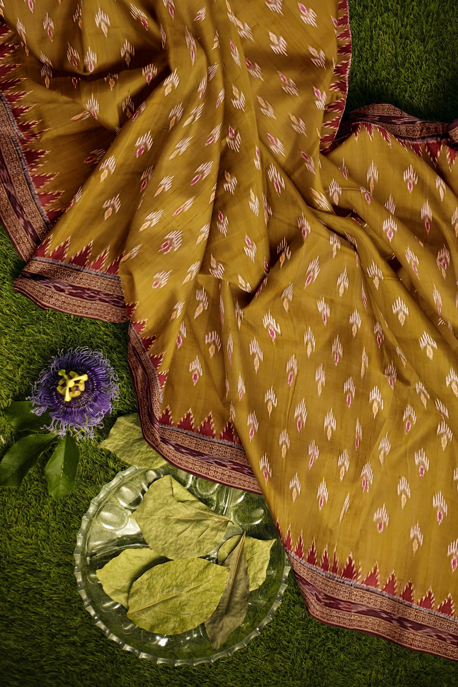IndianVillèz Mehendi Dual Tone Mayur Chandrika Khandua Silk Saree - view 4