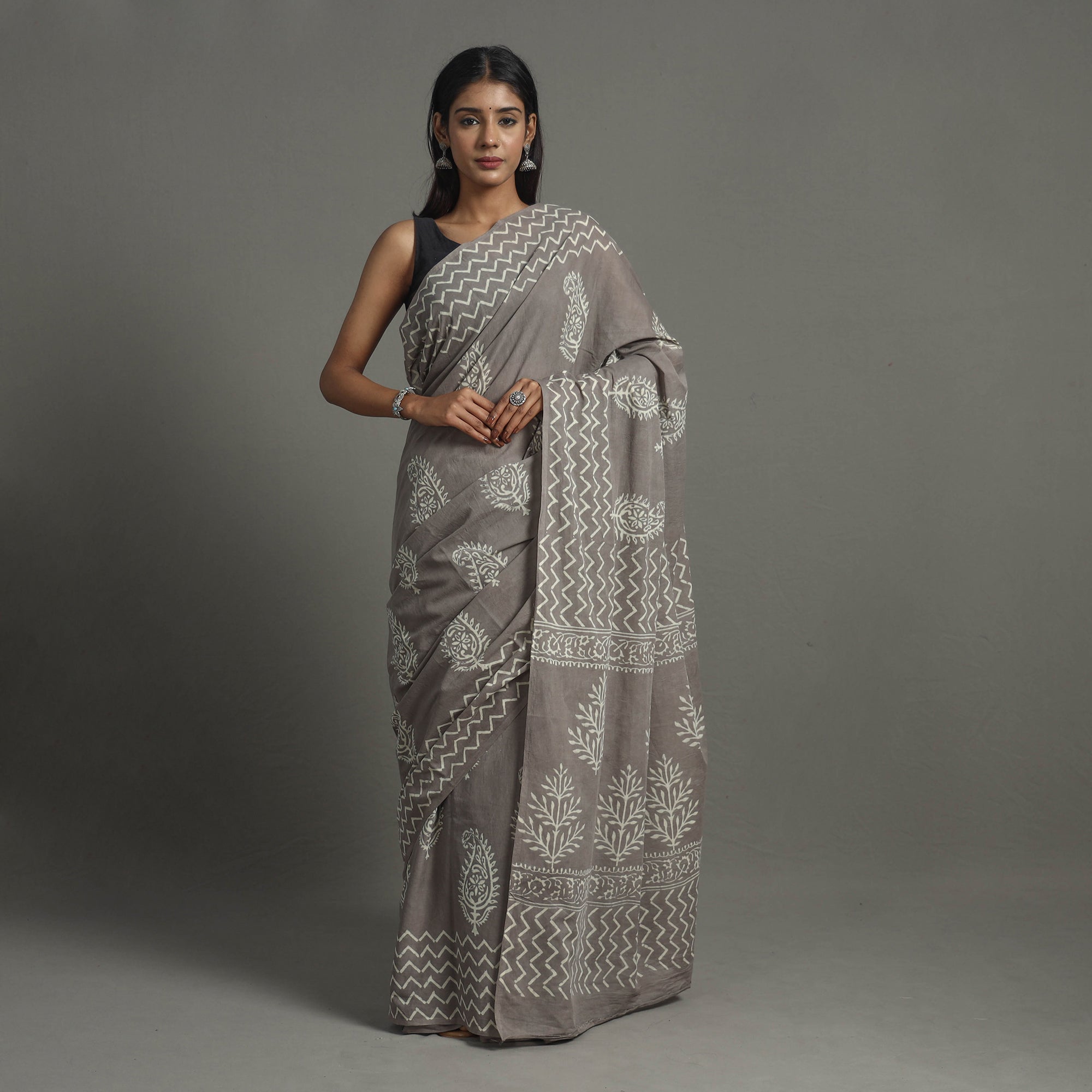 ITOKRI CRAFTS INITIATIVE Grey - Natural Dyed Cotton Bagru Print Saree 07