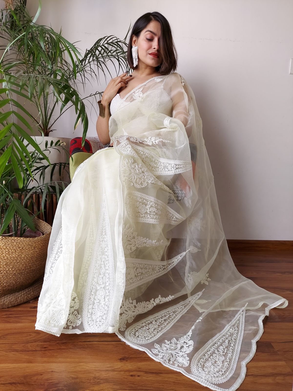 ClothsVilla White Semi-Pure Organza Saree with Exquisite Lucknowi Work & Matching Blouse - view 5